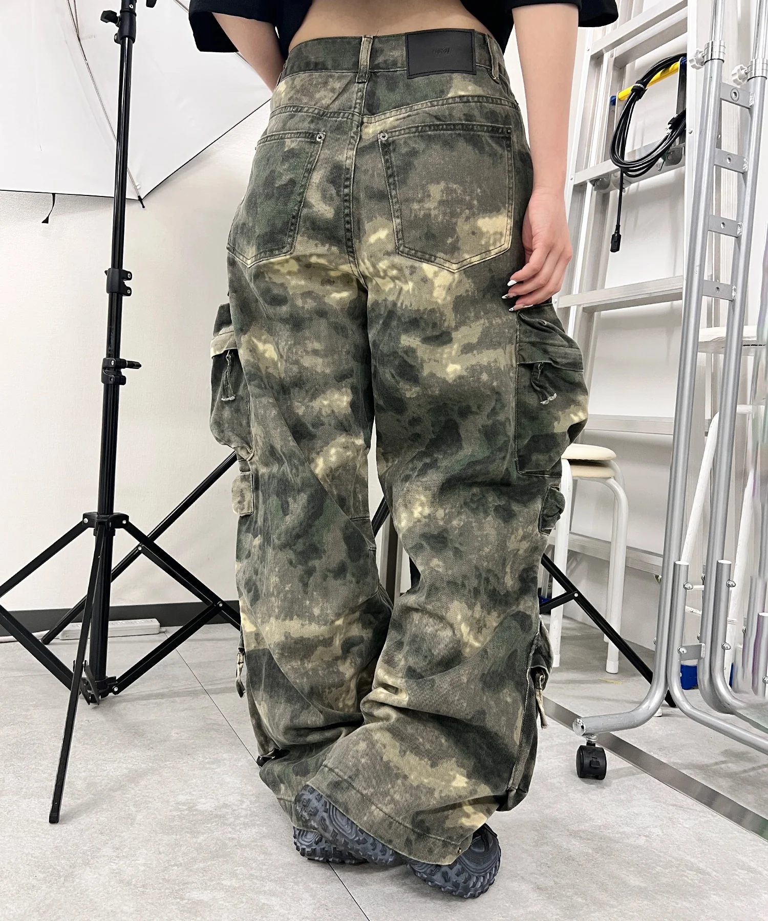 カモフラユーティリティカーゴパンツ - Image 3