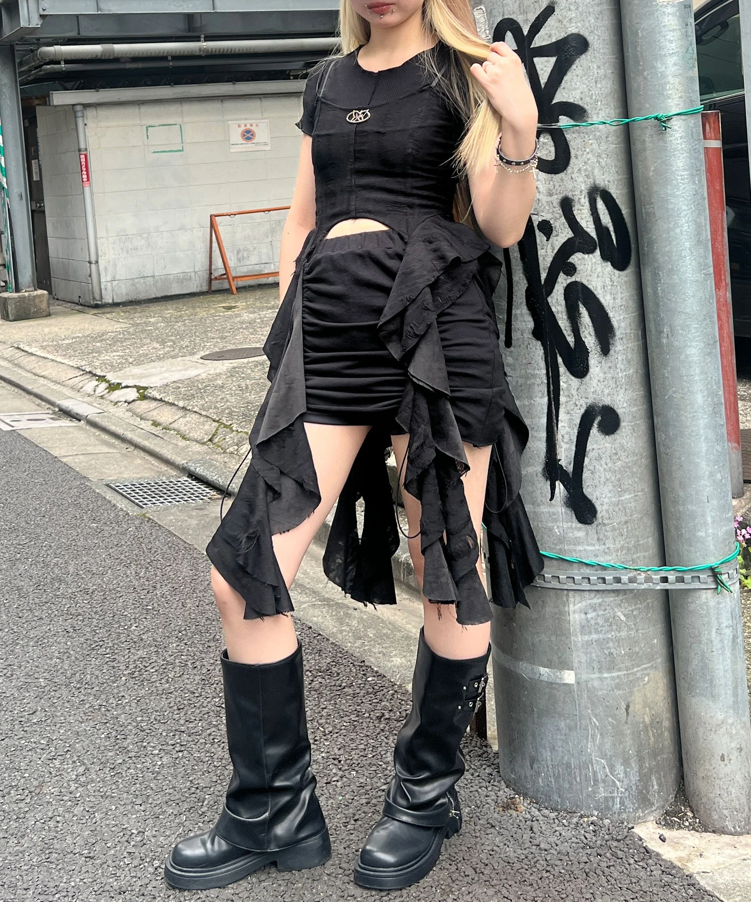 メタルバッジサイドフリルキャミ - Image 10