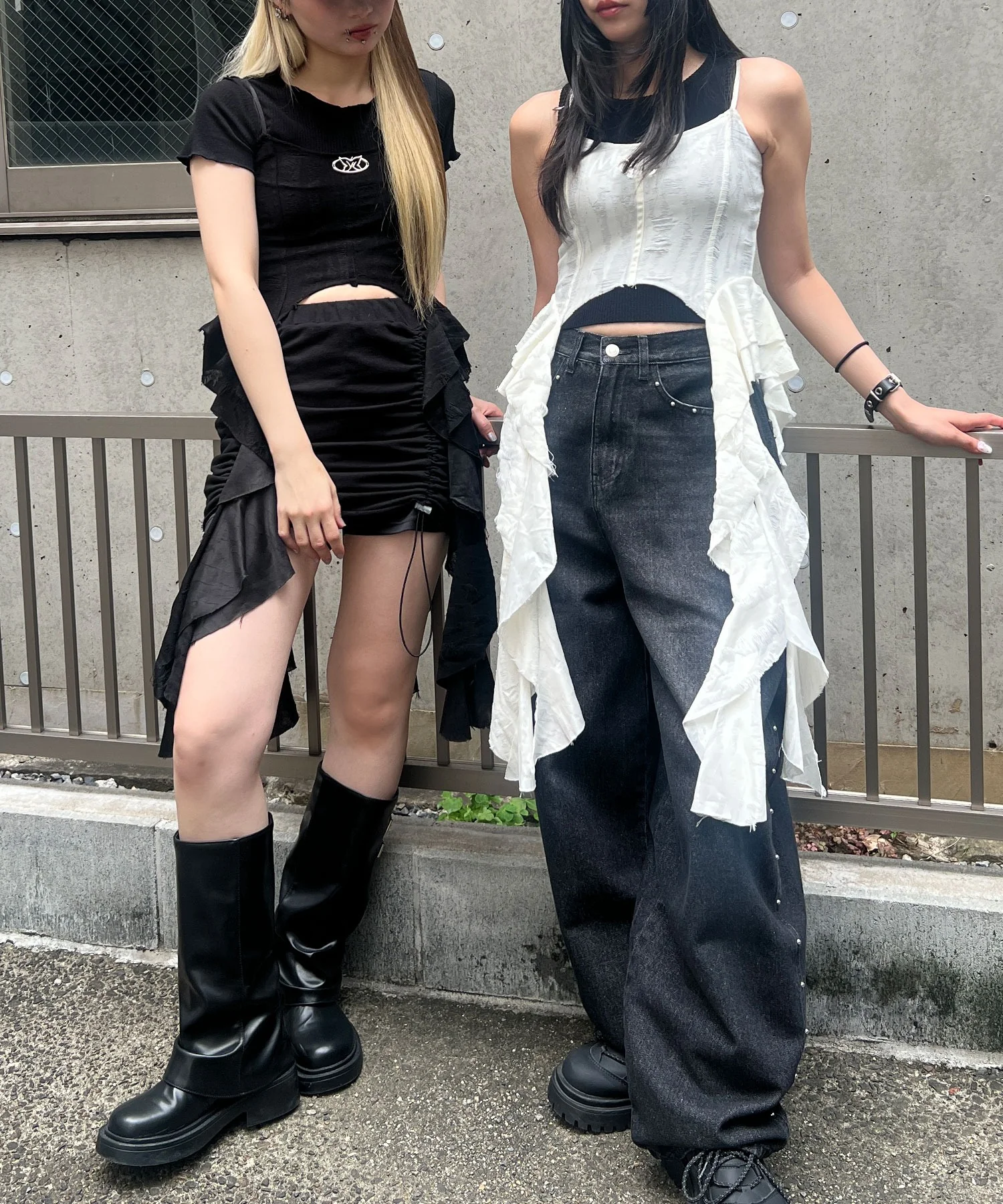 メタルバッジサイドフリルキャミ - Image 4