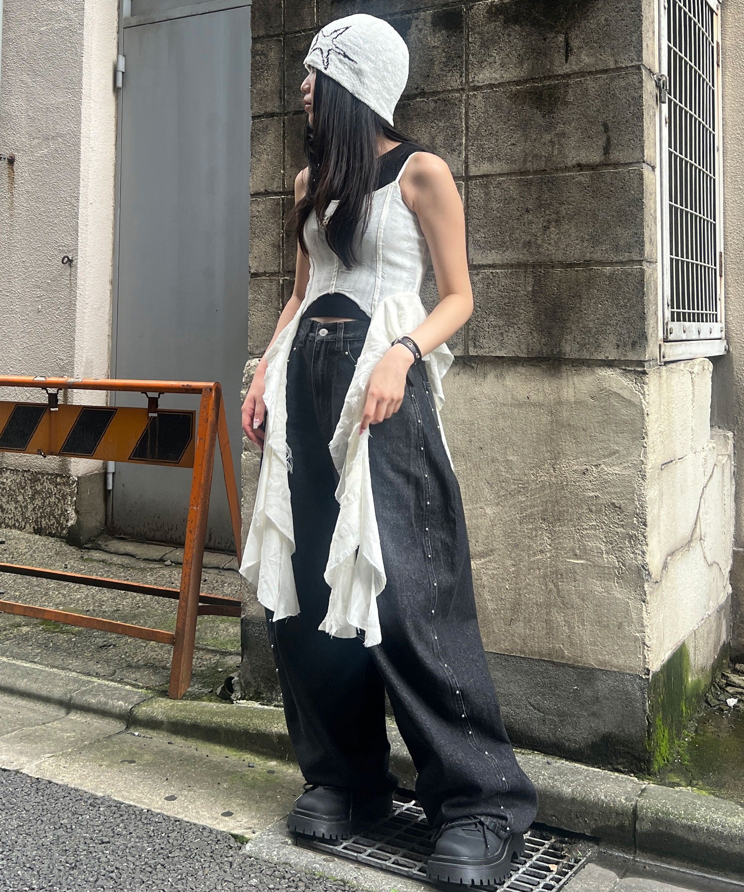 メタルバッジサイドフリルキャミ - Image 8