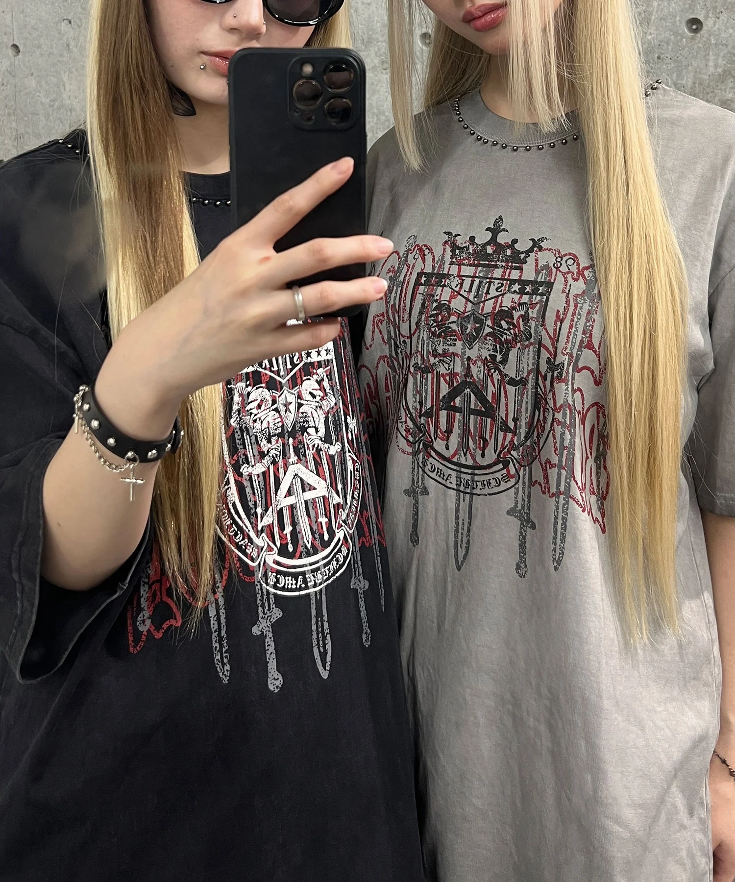 ネックラインスタッズエンブレムT - Image 3