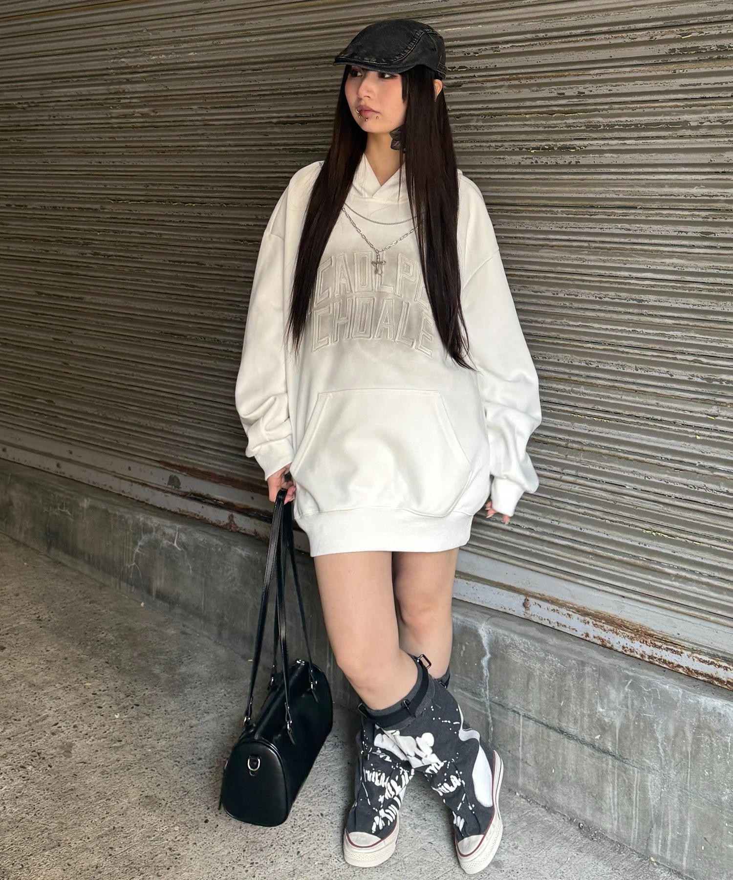 クロスネックレス付きパーカー - Image 5