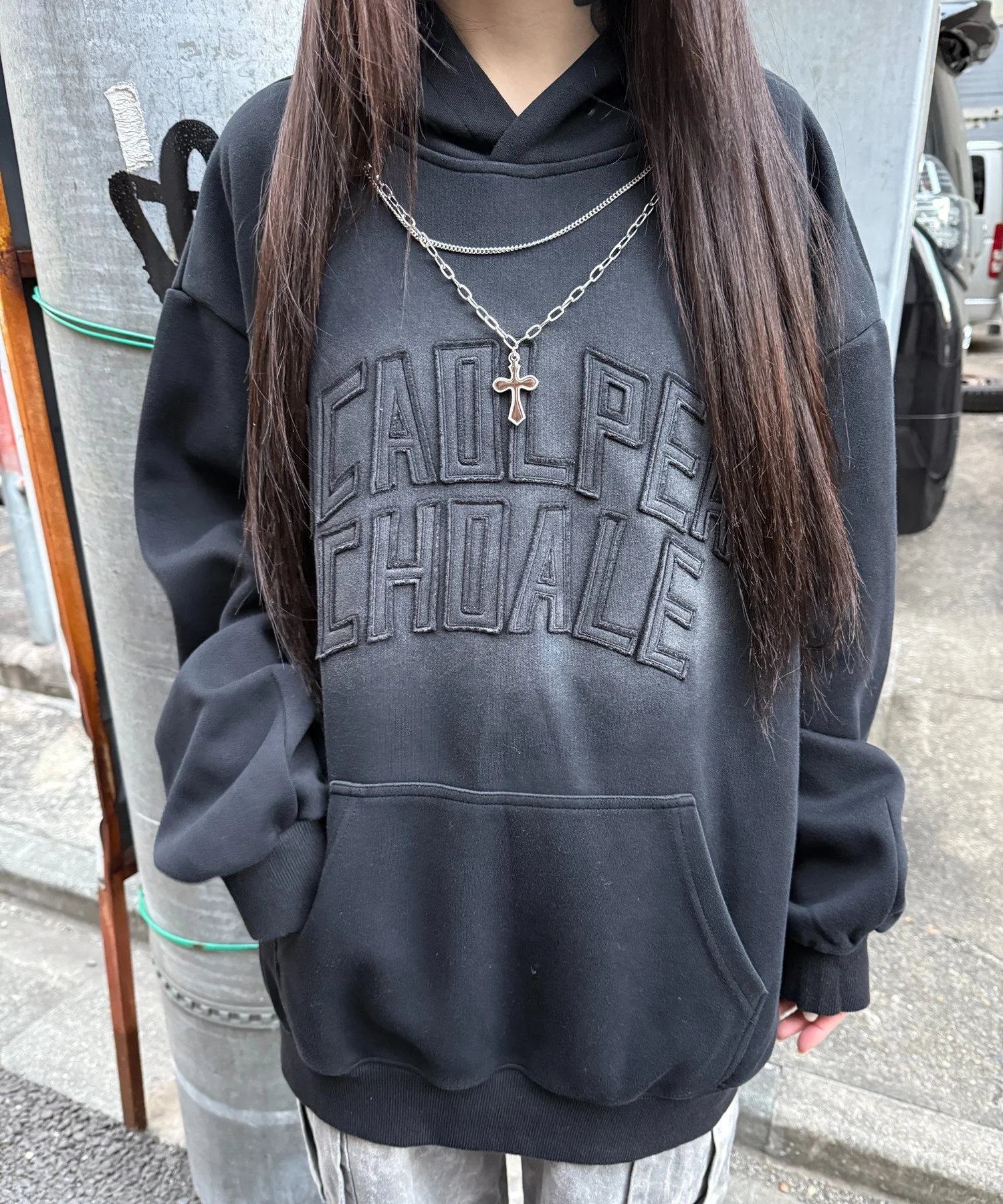クロスネックレス付きパーカー - Image 6