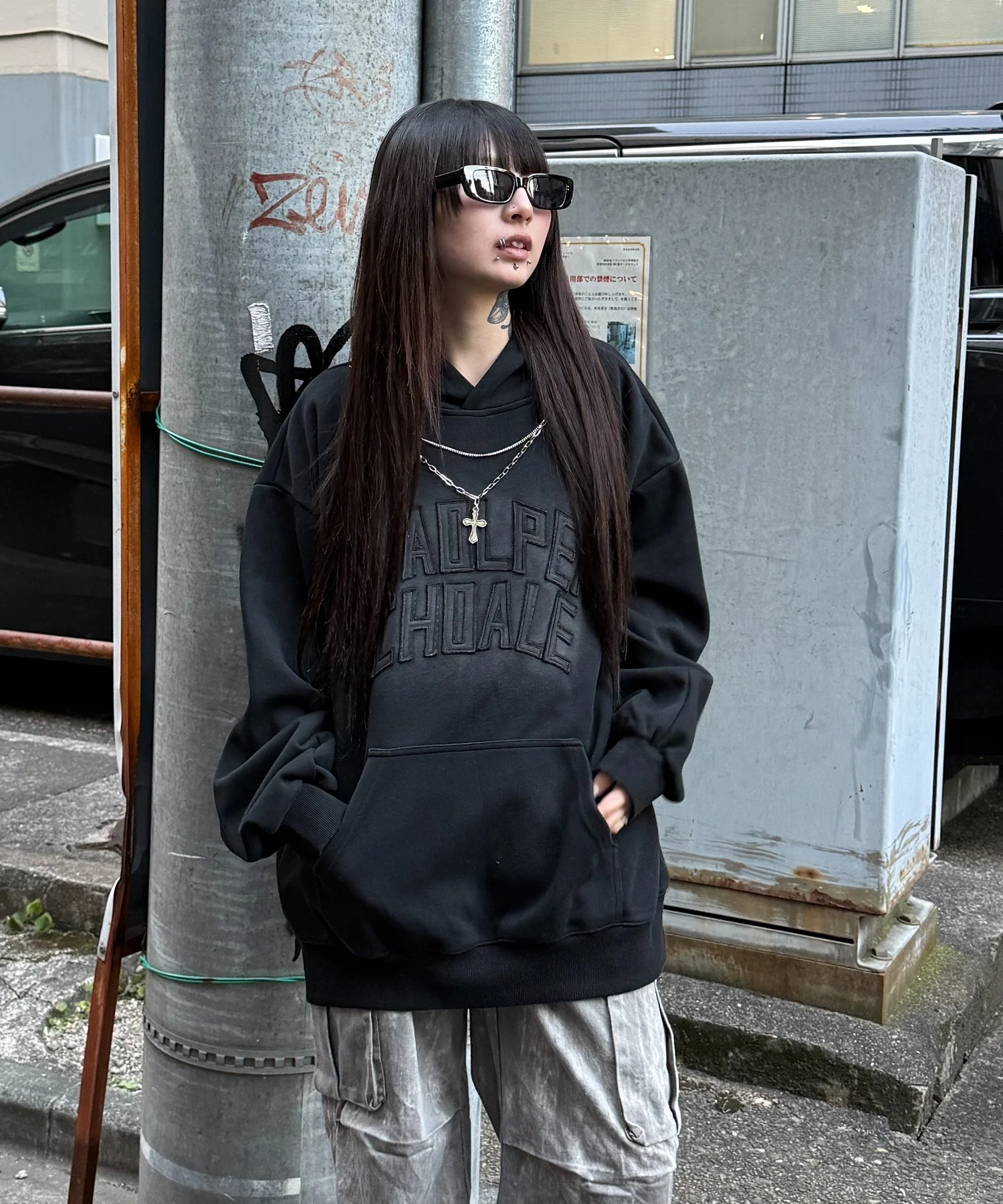 クロスネックレス付きパーカー - Image 7