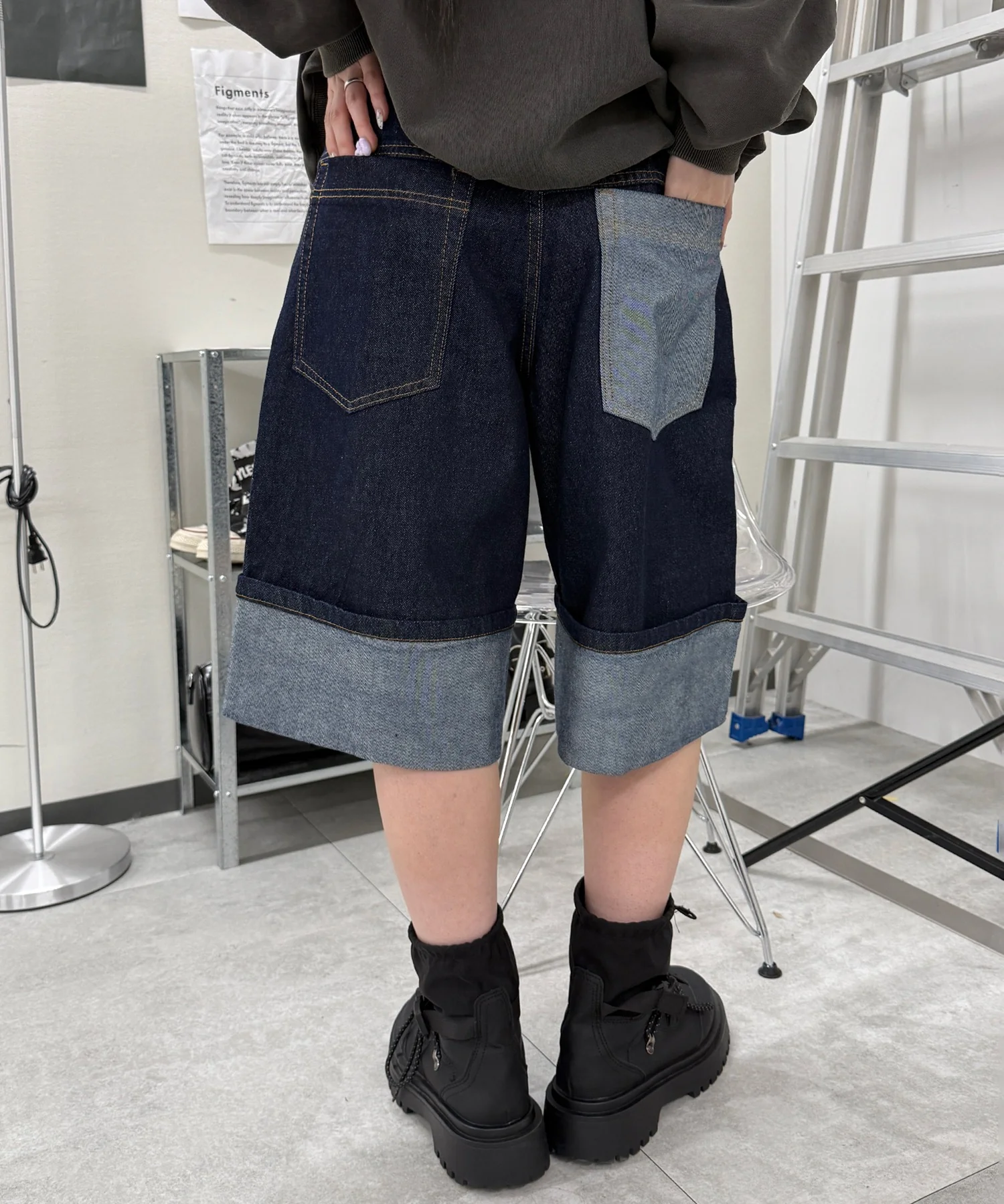 ロールアップデニムハーフパンツ - Image 9