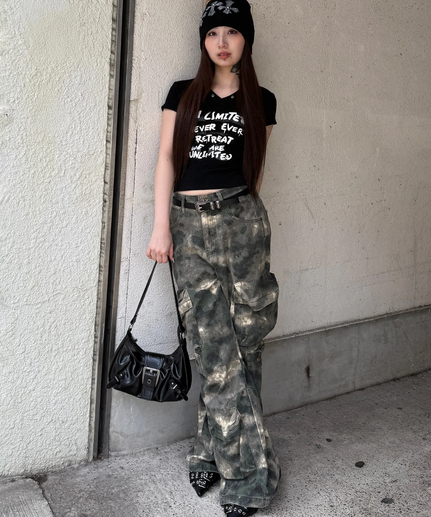 アイレットVネックTシャツ - Image 6