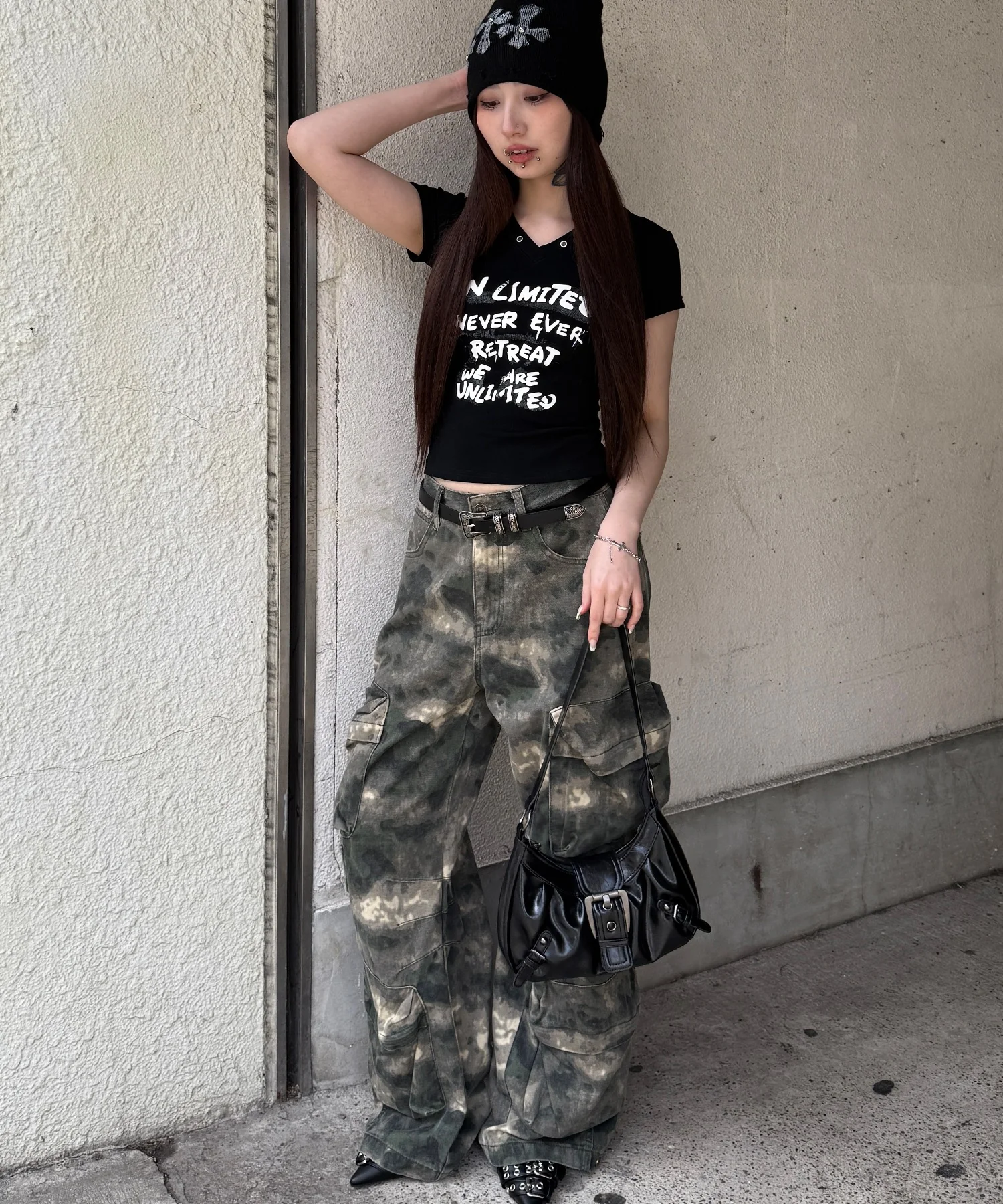 アイレットVネックTシャツ - Image 7