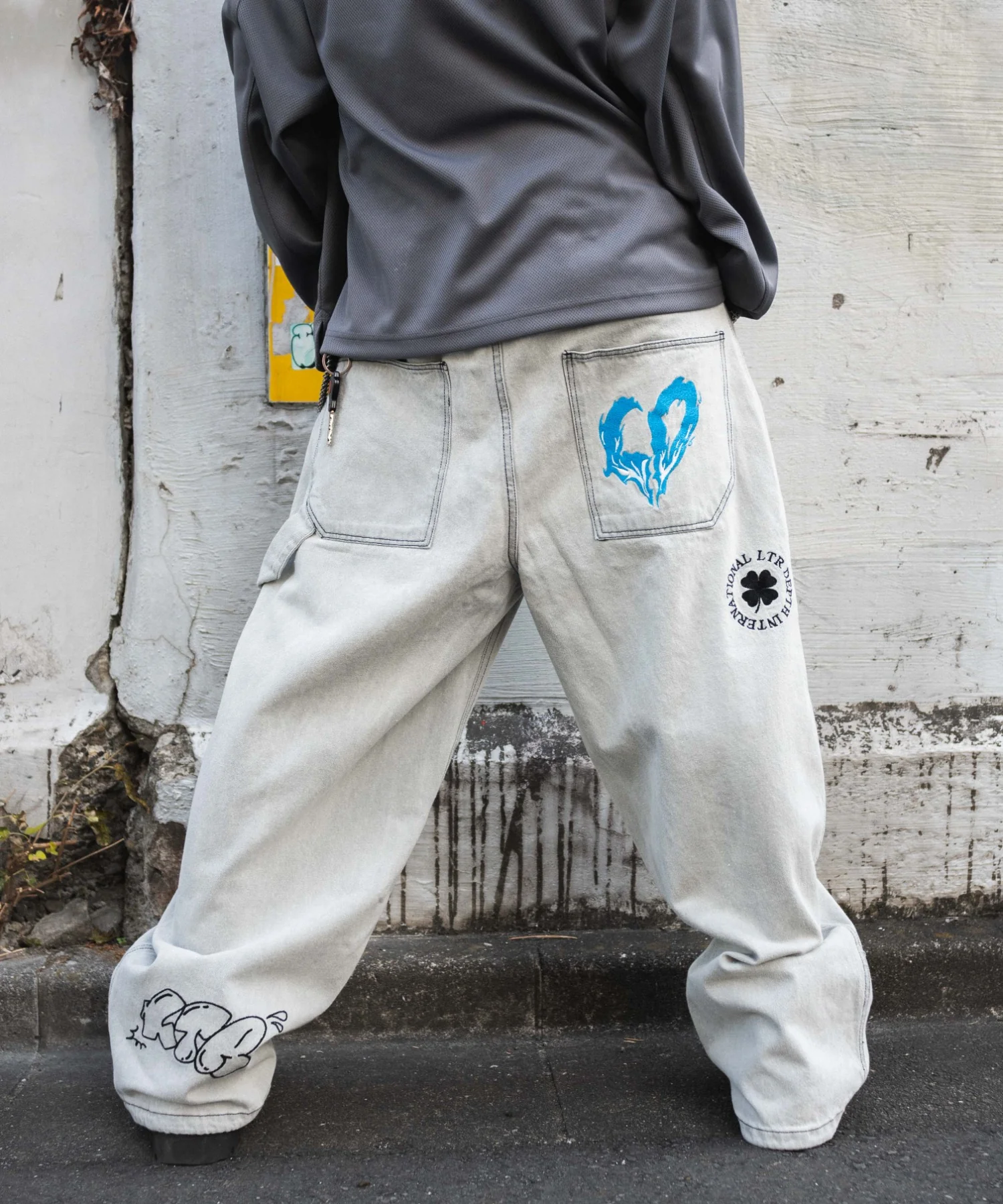 グラフィックデニムパンツ - Image 13