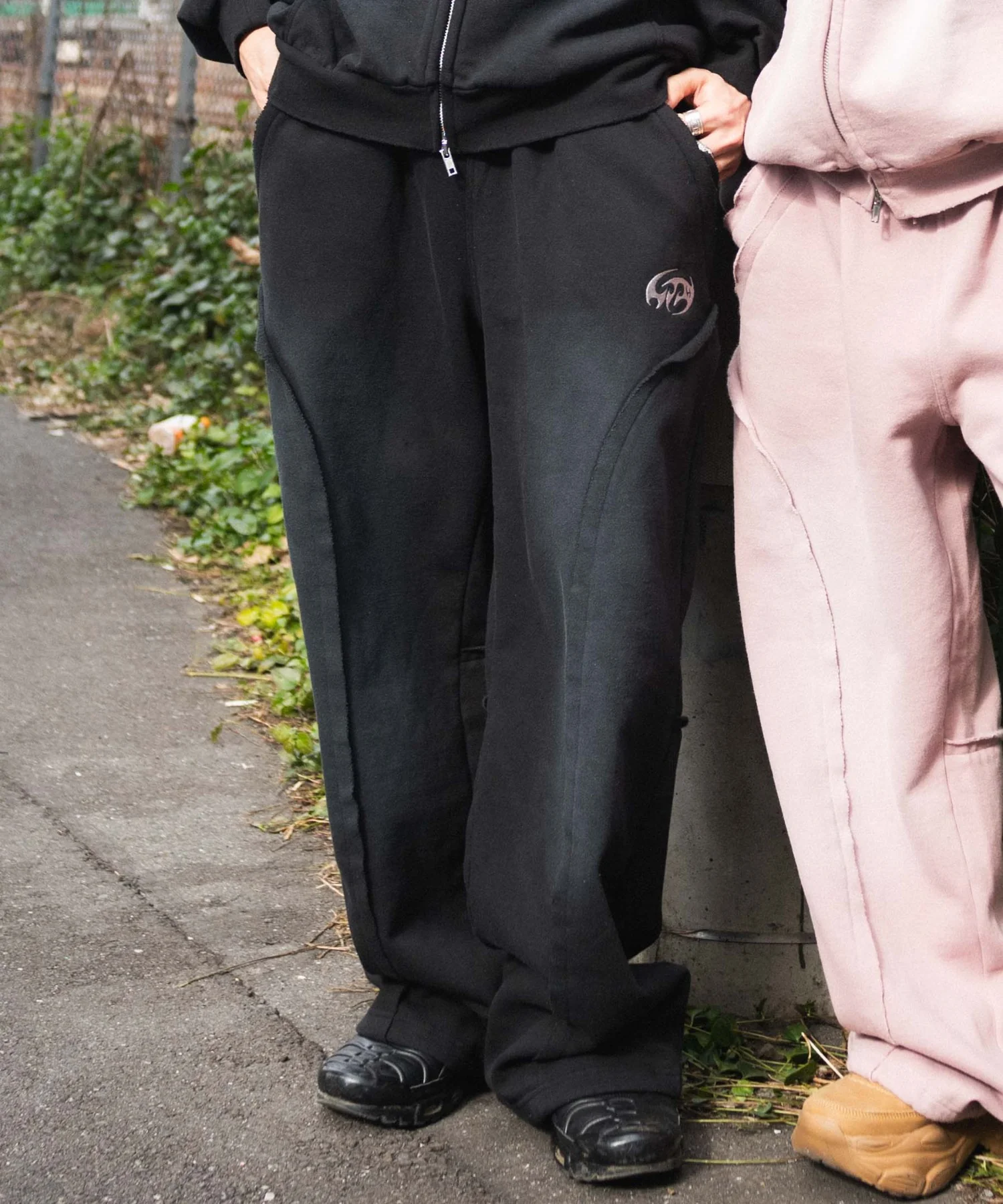 グラフィックスウェットパンツ - Image 17