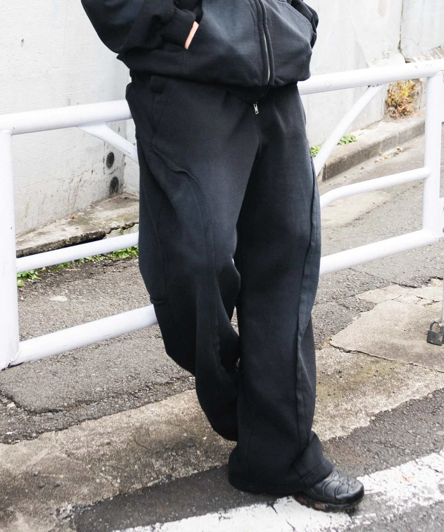 グラフィックスウェットパンツ - Image 19