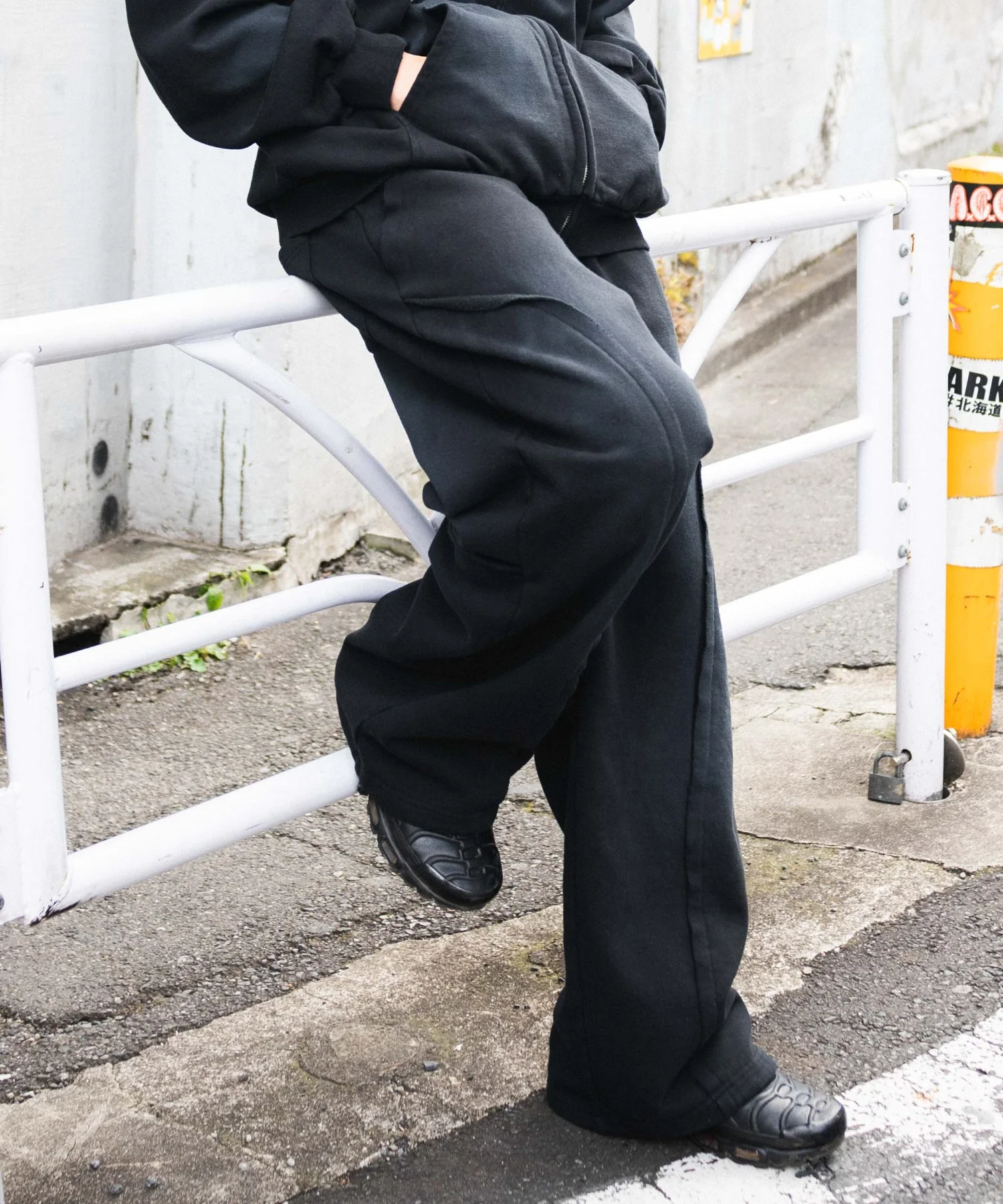 グラフィックスウェットパンツ - Image 20