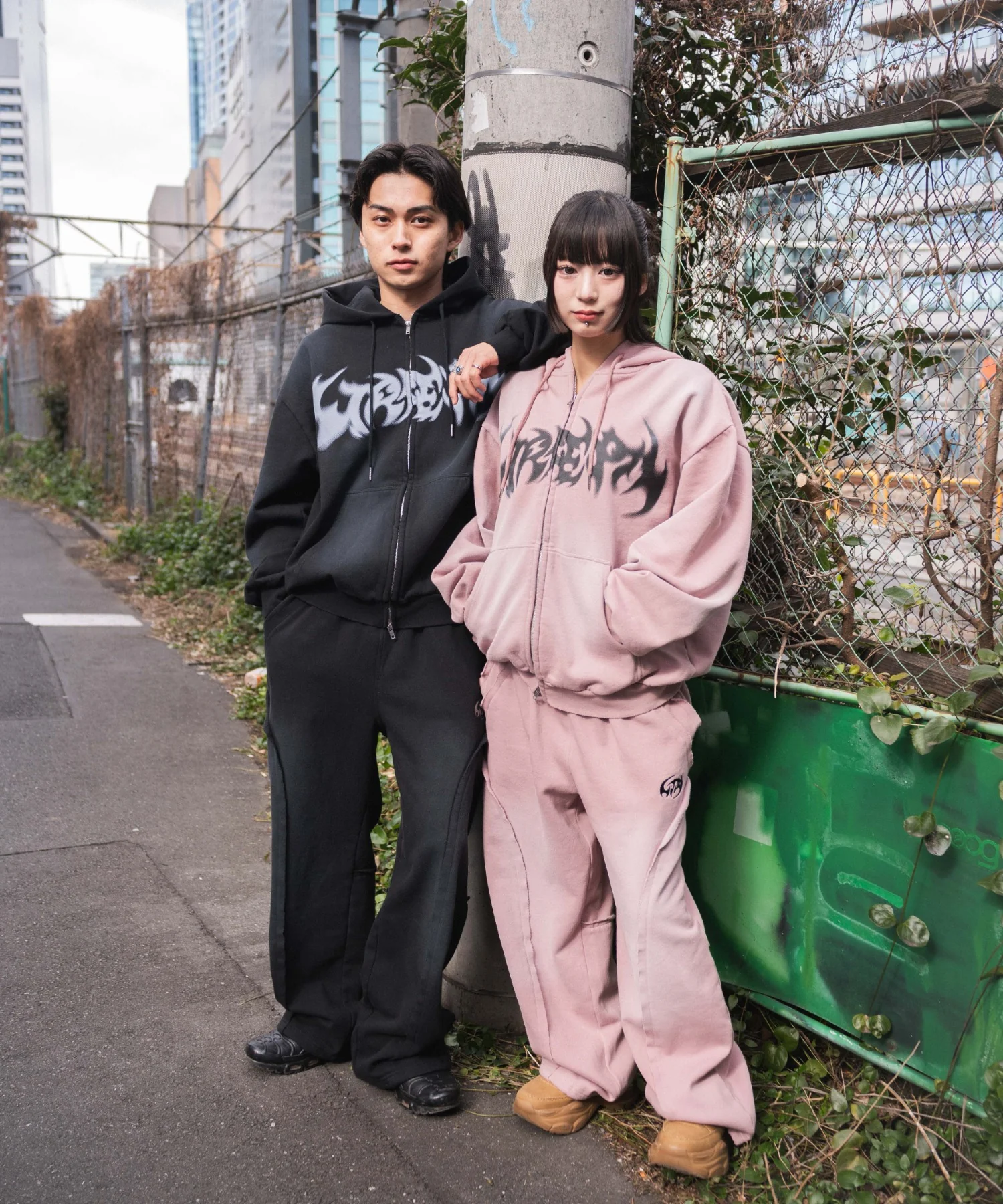 グラフィックスウェットパンツ - Image 21