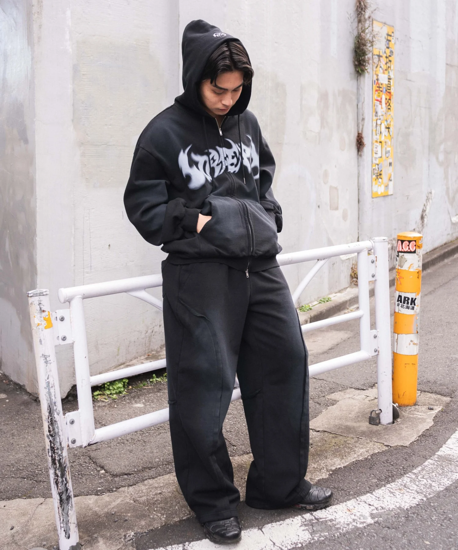 グラフィックスウェットパンツ - Image 7