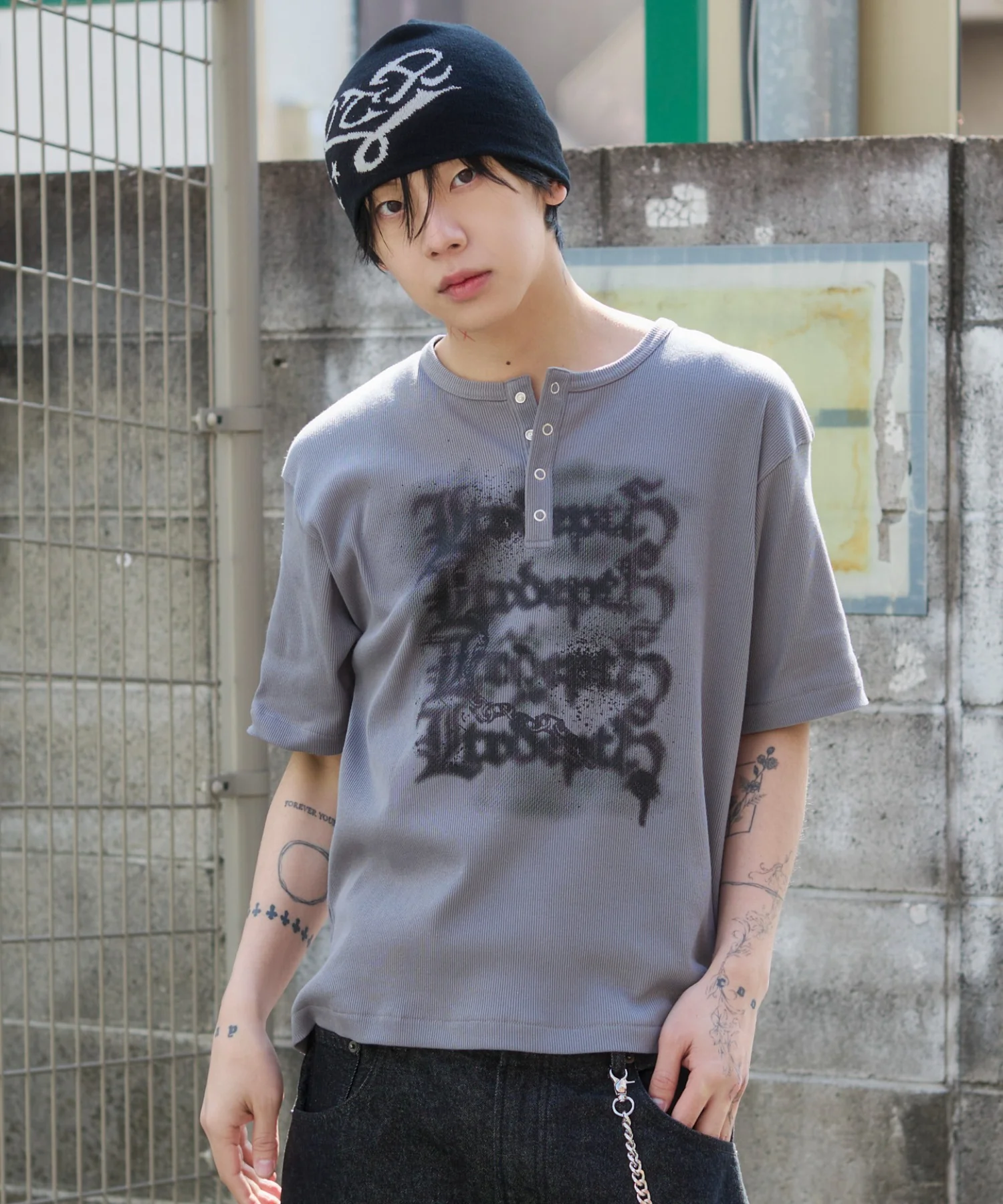 グラフィックヘンリーネックT（SS） - Image 12