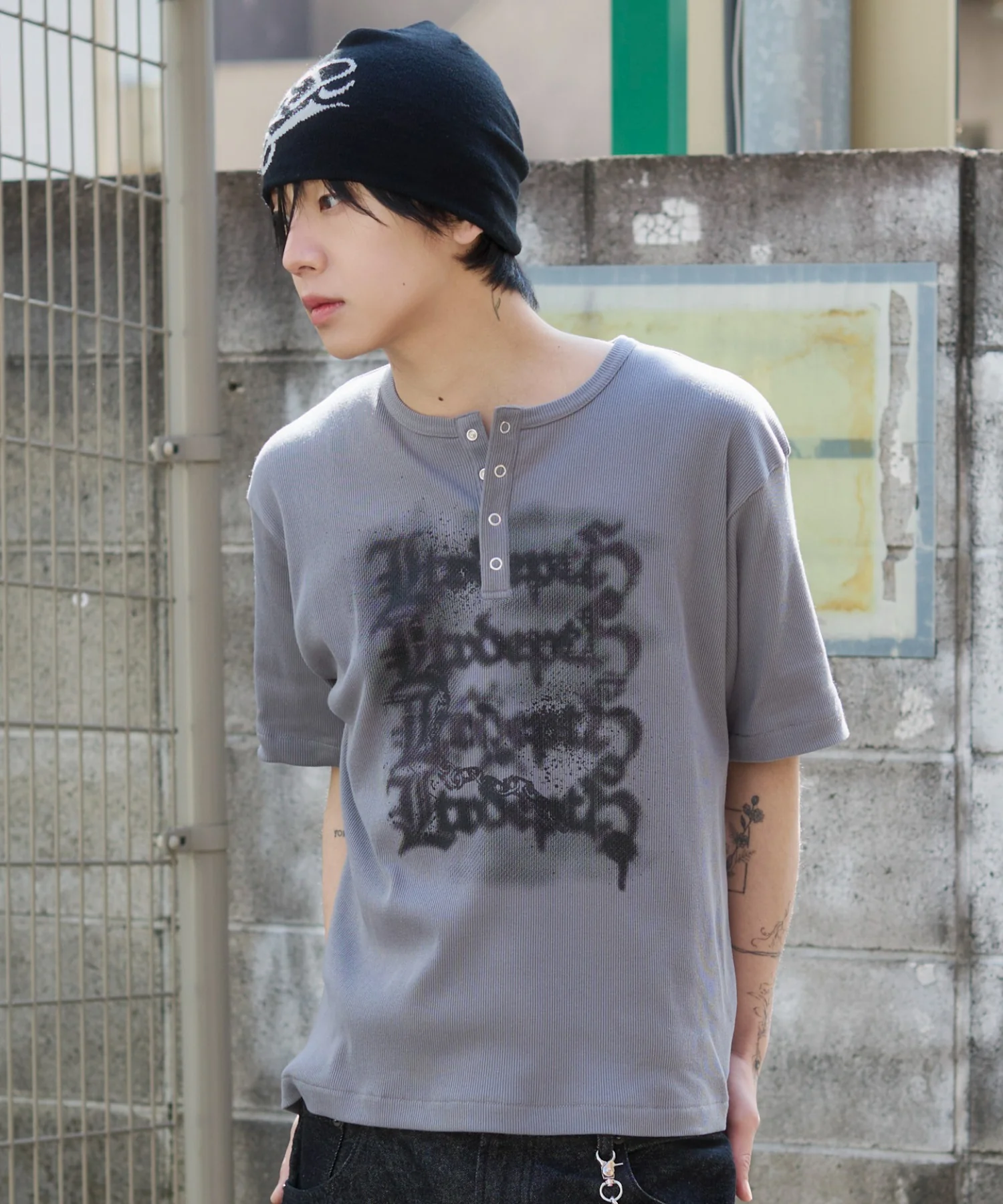 グラフィックヘンリーネックT（SS） - Image 13