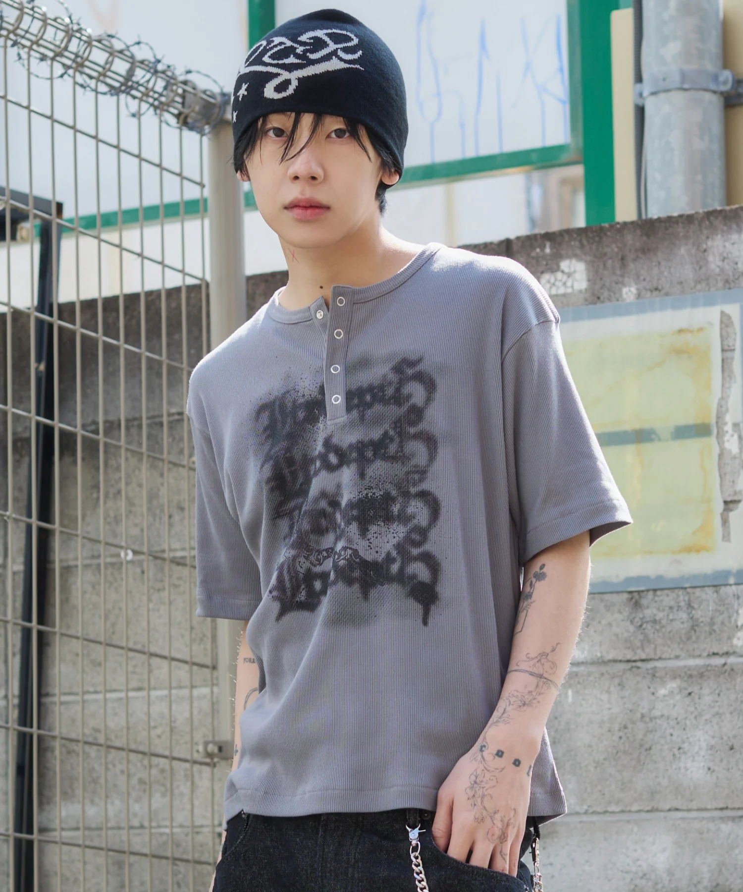 グラフィックヘンリーネックT（SS） - Image 16