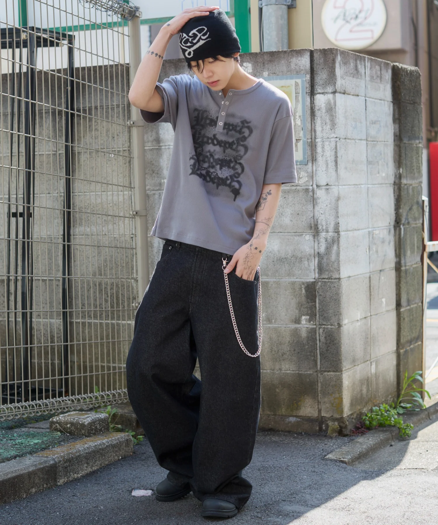グラフィックヘンリーネックT（SS） - Image 17