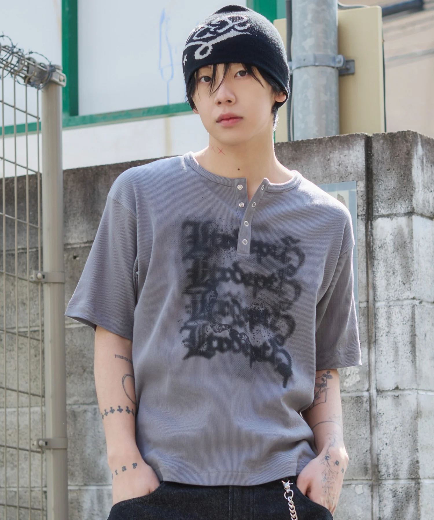 グラフィックヘンリーネックT（SS） - Image 3