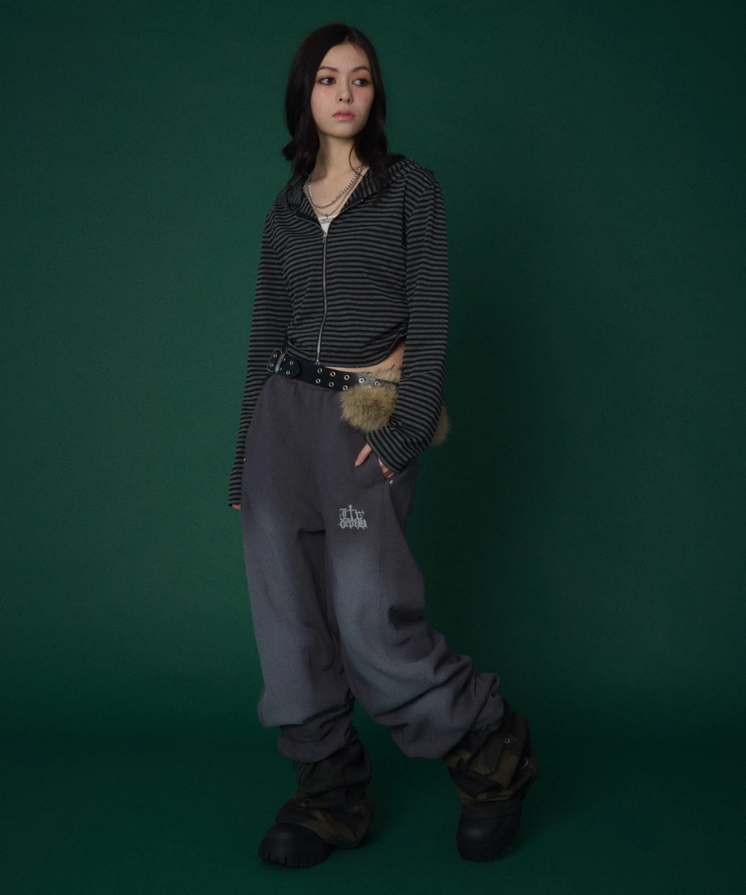 ロゴスウェットパンツ - Image 21