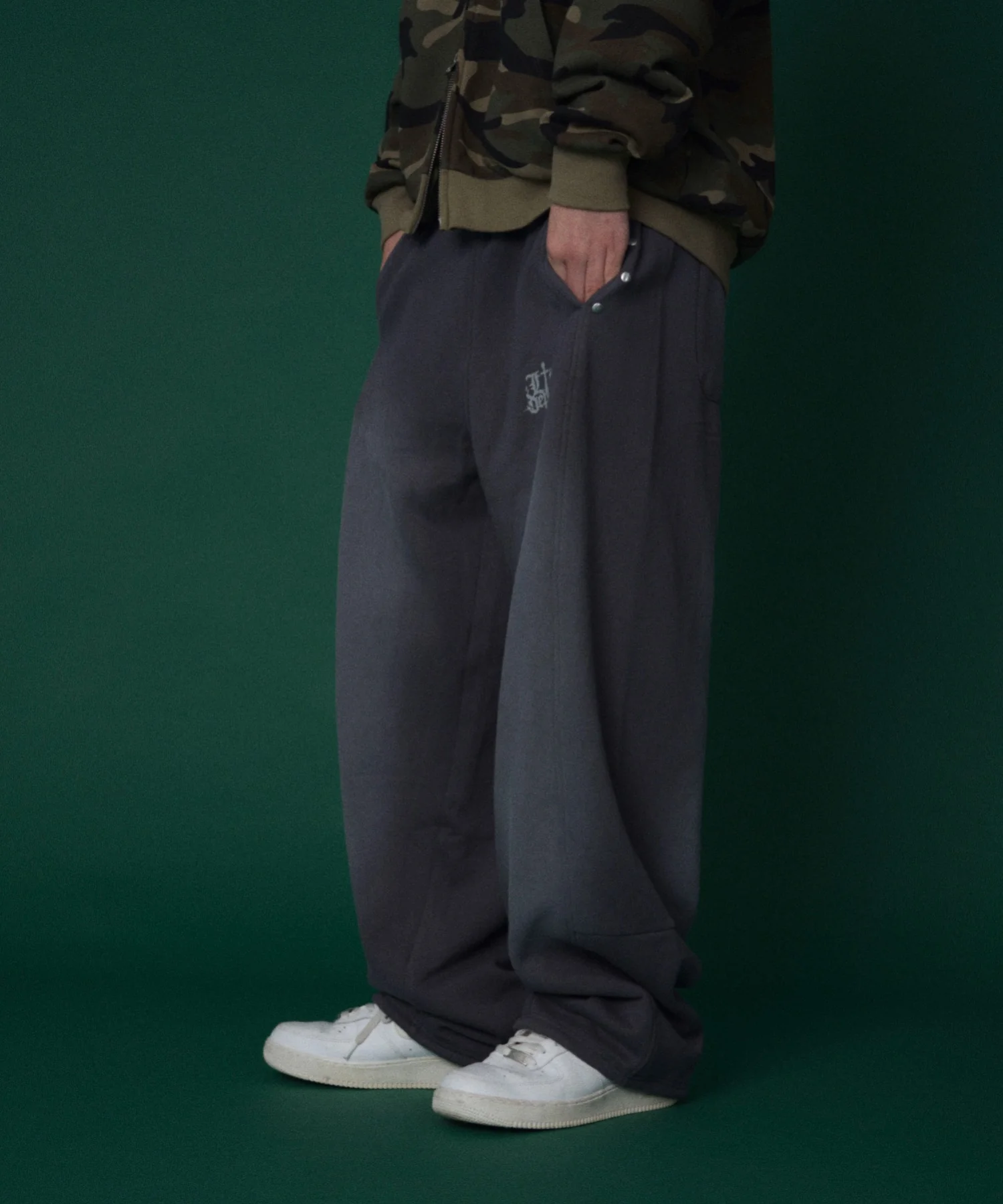 ロゴスウェットパンツ - Image 37