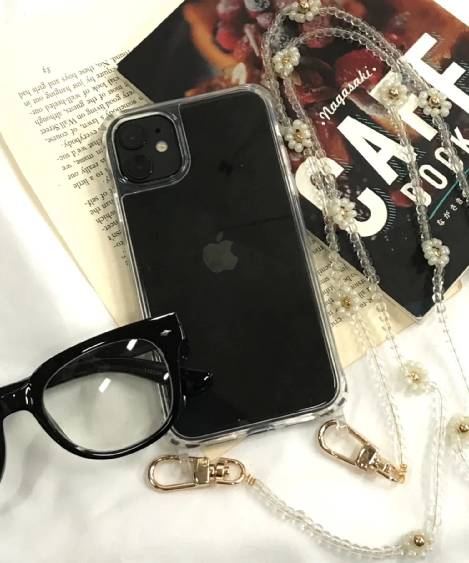ストラップホール付きクリアiphoneケース