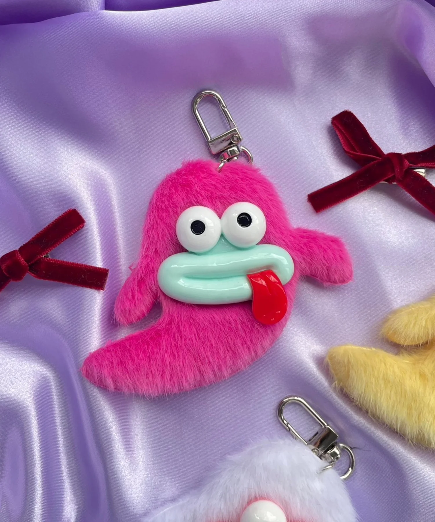 ミニぺろりんモンスターぬいぐるみキーホルダー - Image 2