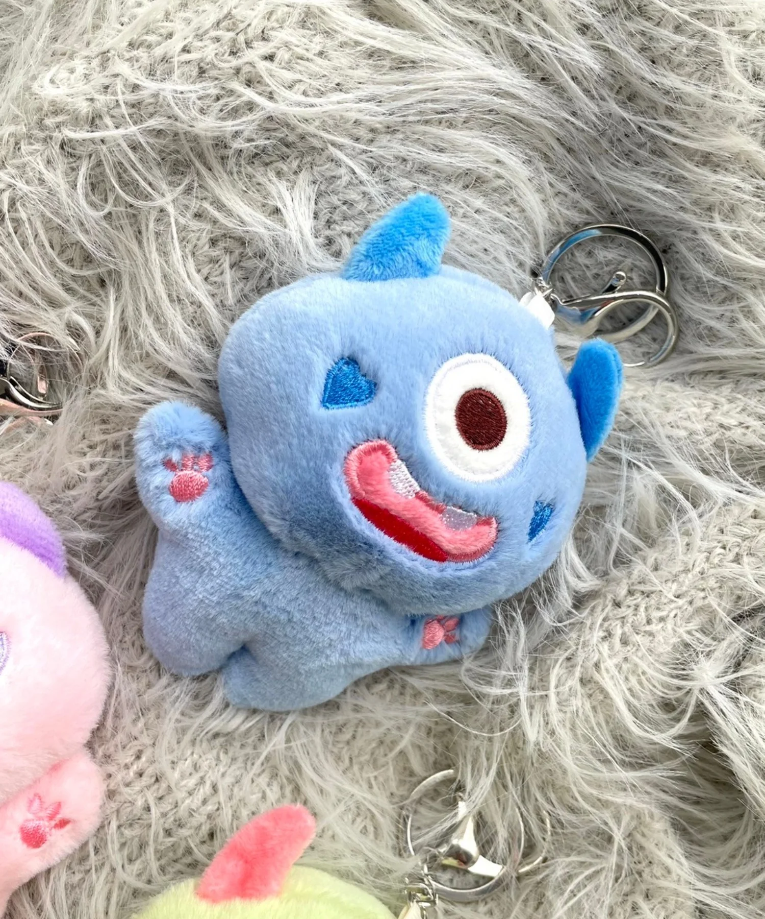 ハッピーモンスターぬいぐるみキーホルダー - Image 6