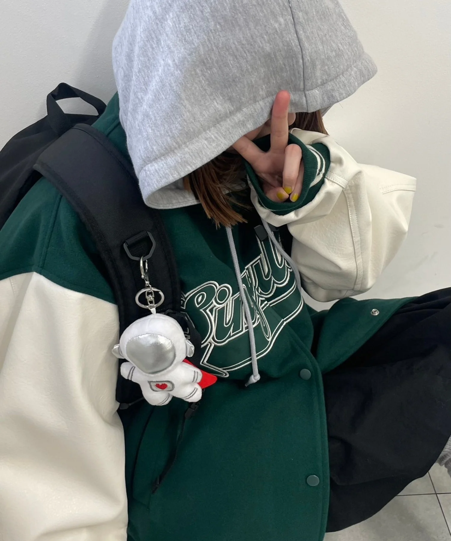 シルバースペースマンぬいぐるみキーホルダー - Image 2