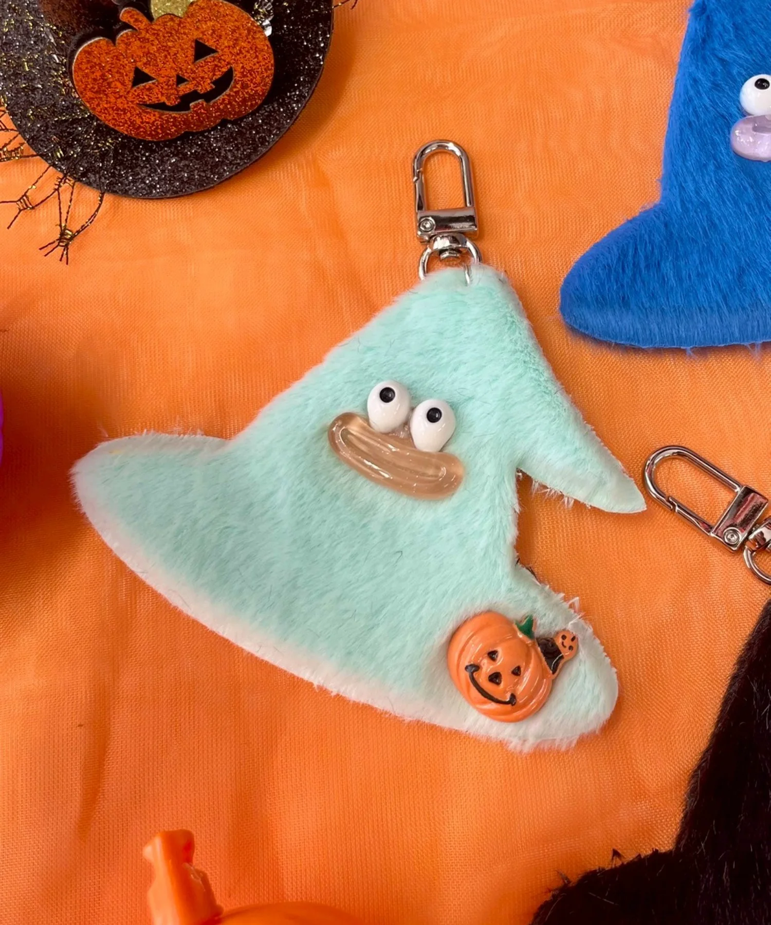 ミニトリックボウシモンスターぬいぐるみキーホルダー - Image 3