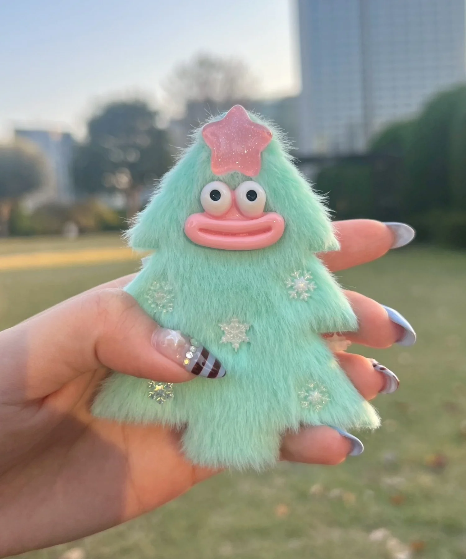 メリースノーツリーモンスターぬいぐるみキーホルダー - Image 2