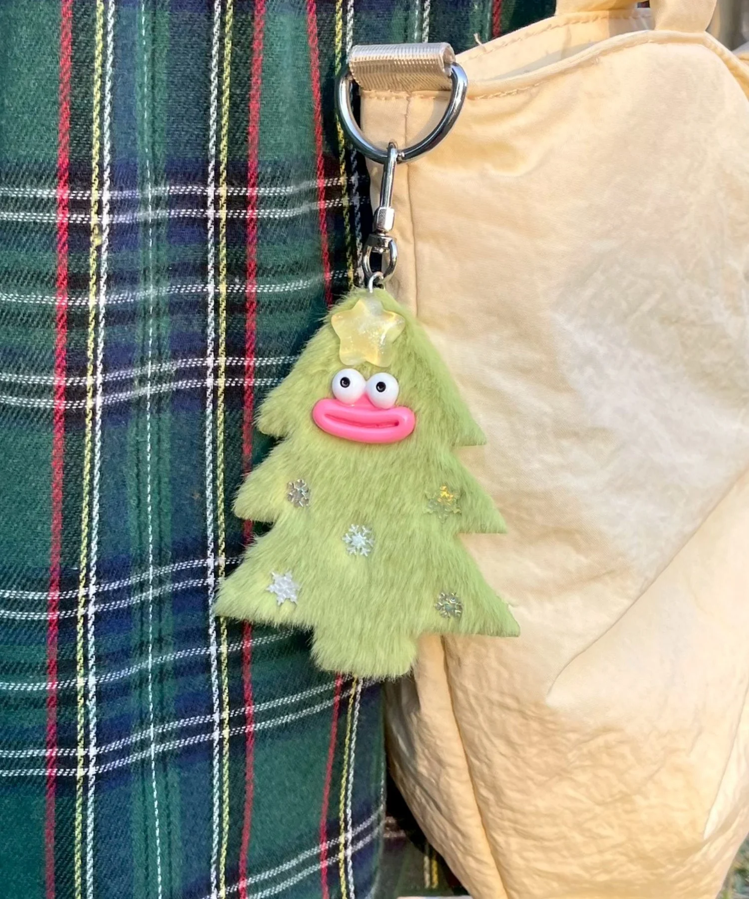 メリースノーツリーモンスターぬいぐるみキーホルダー - Image 3