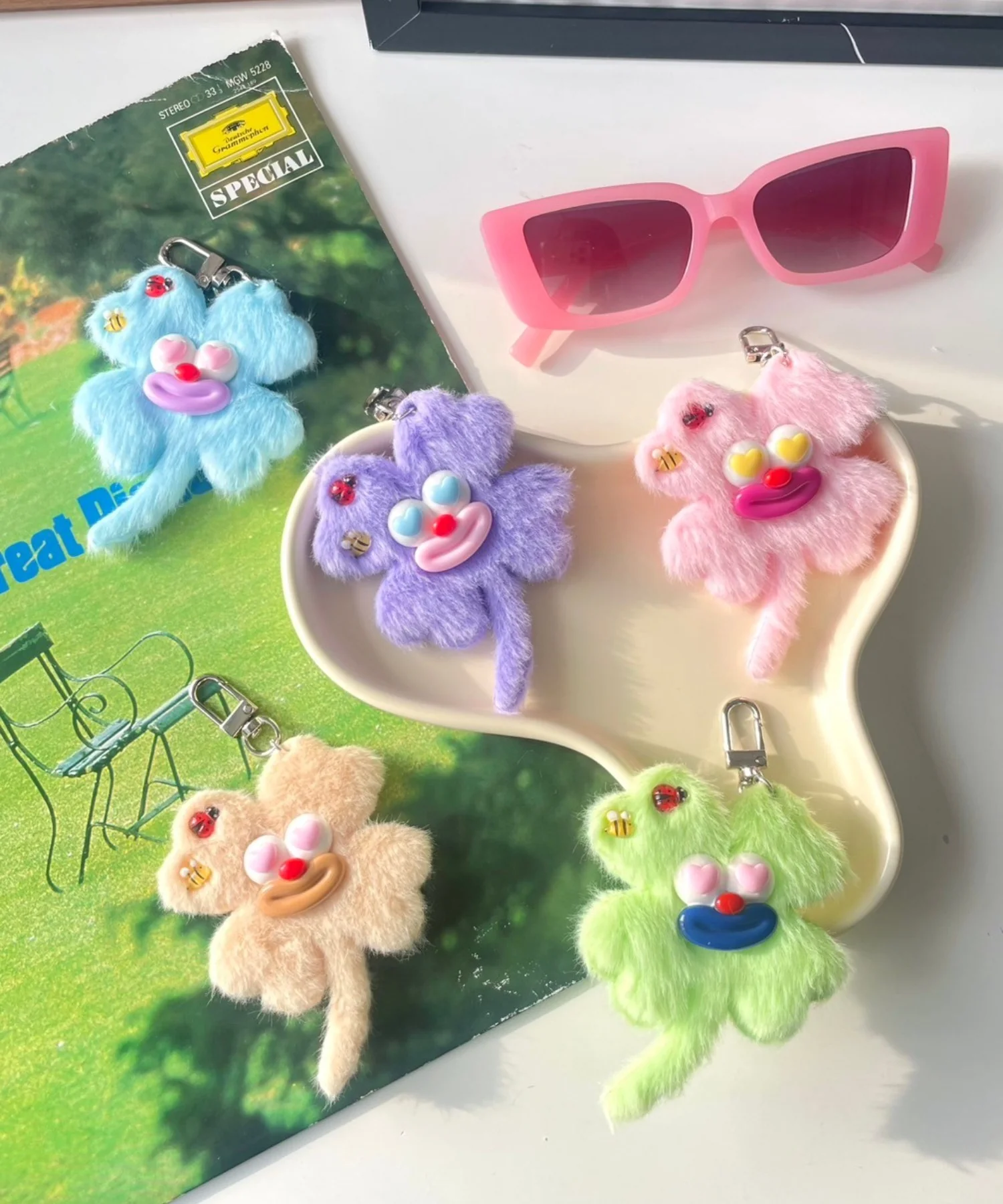 ハッピークローバーモンスターぬいぐるみキーホルダー - Image 6