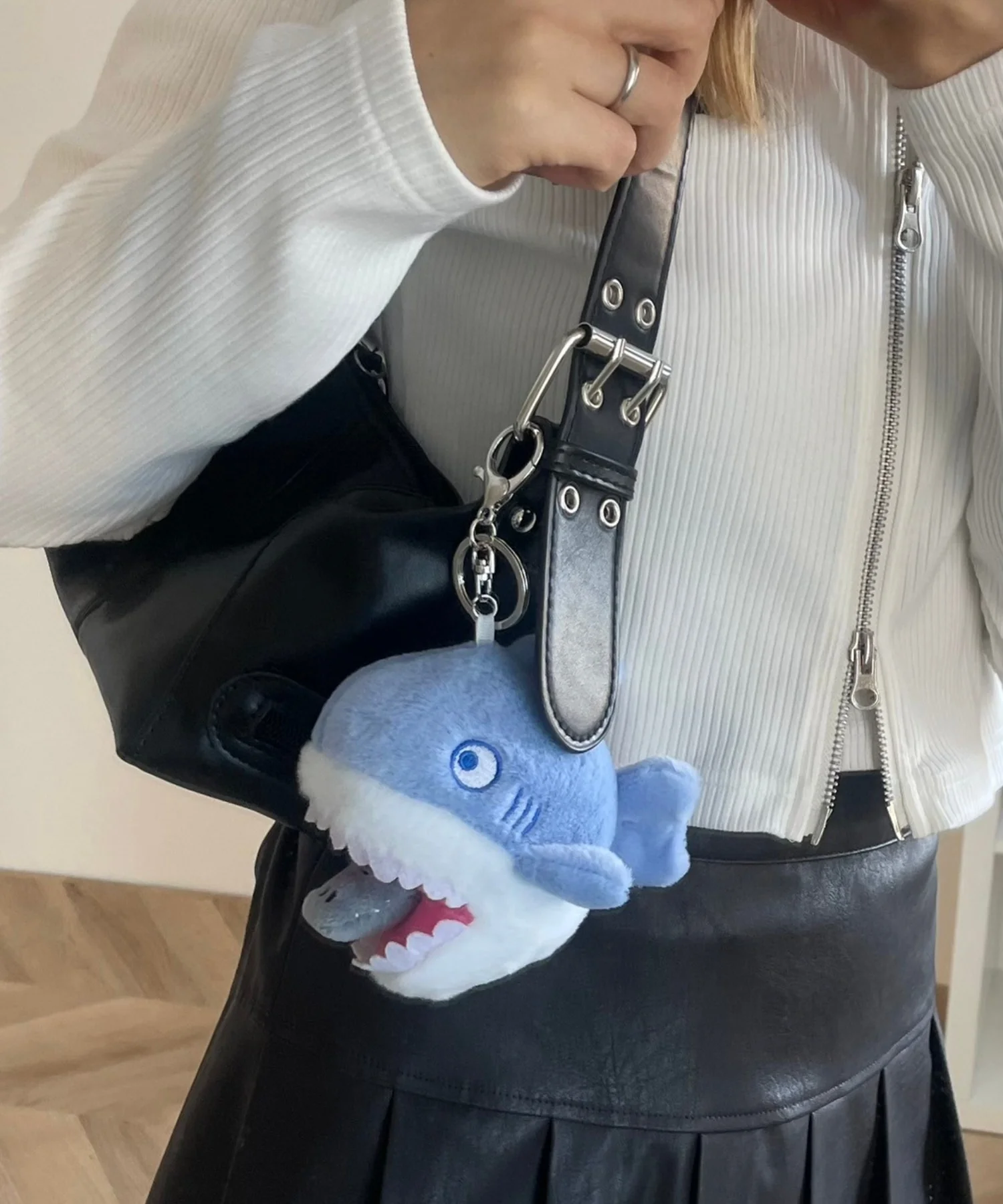 ふりふりシャークぬいぐるみキーホルダー