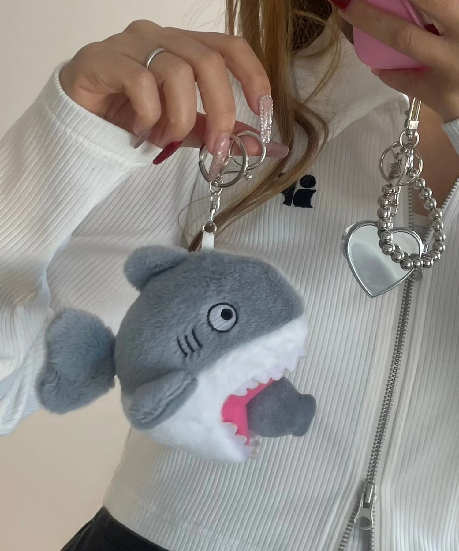 ふりふりシャークぬいぐるみキーホルダー - Image 11