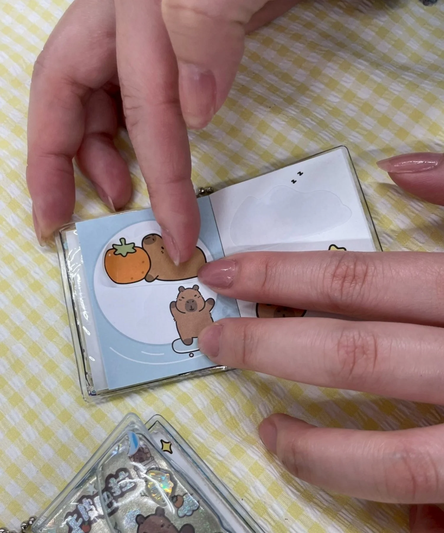 ボールチェーン付きカピバラステッカーメモ - Image 9