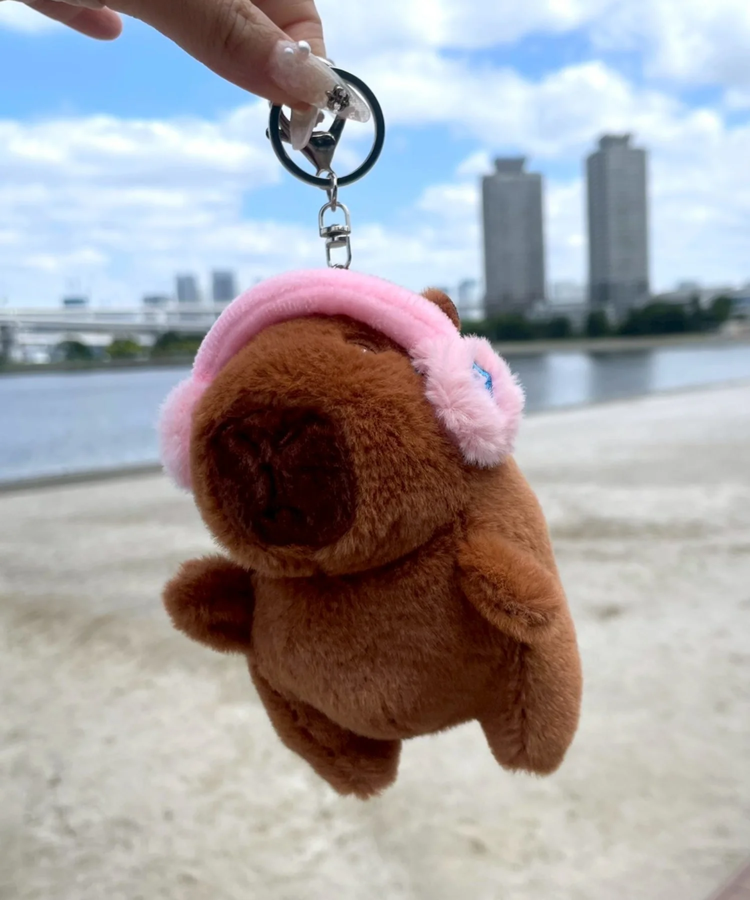 ヘッドホンカピバラぬいぐるみキーホルダー - Image 2