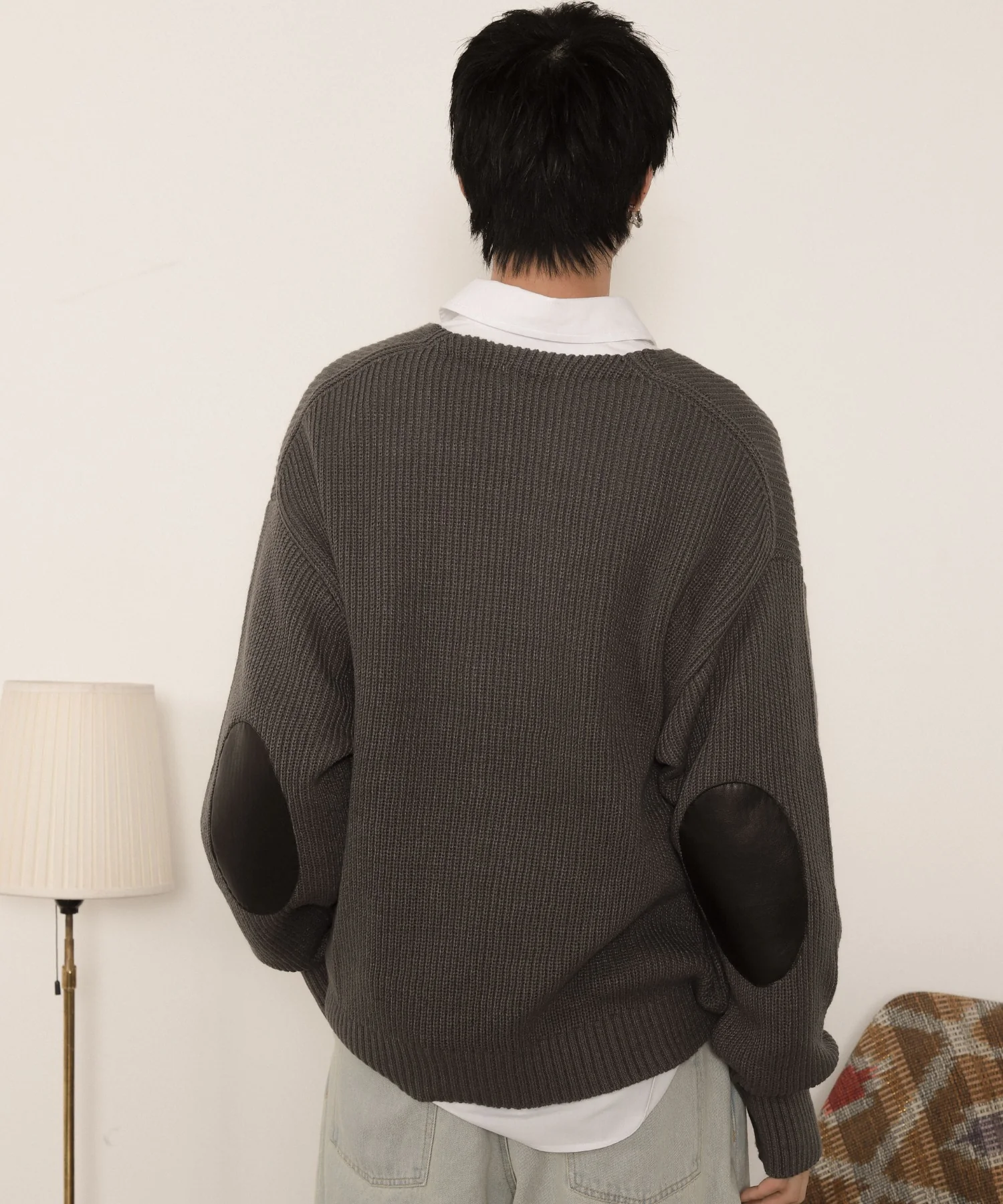 エルボーパッチVネックプルオーバー - Image 8
