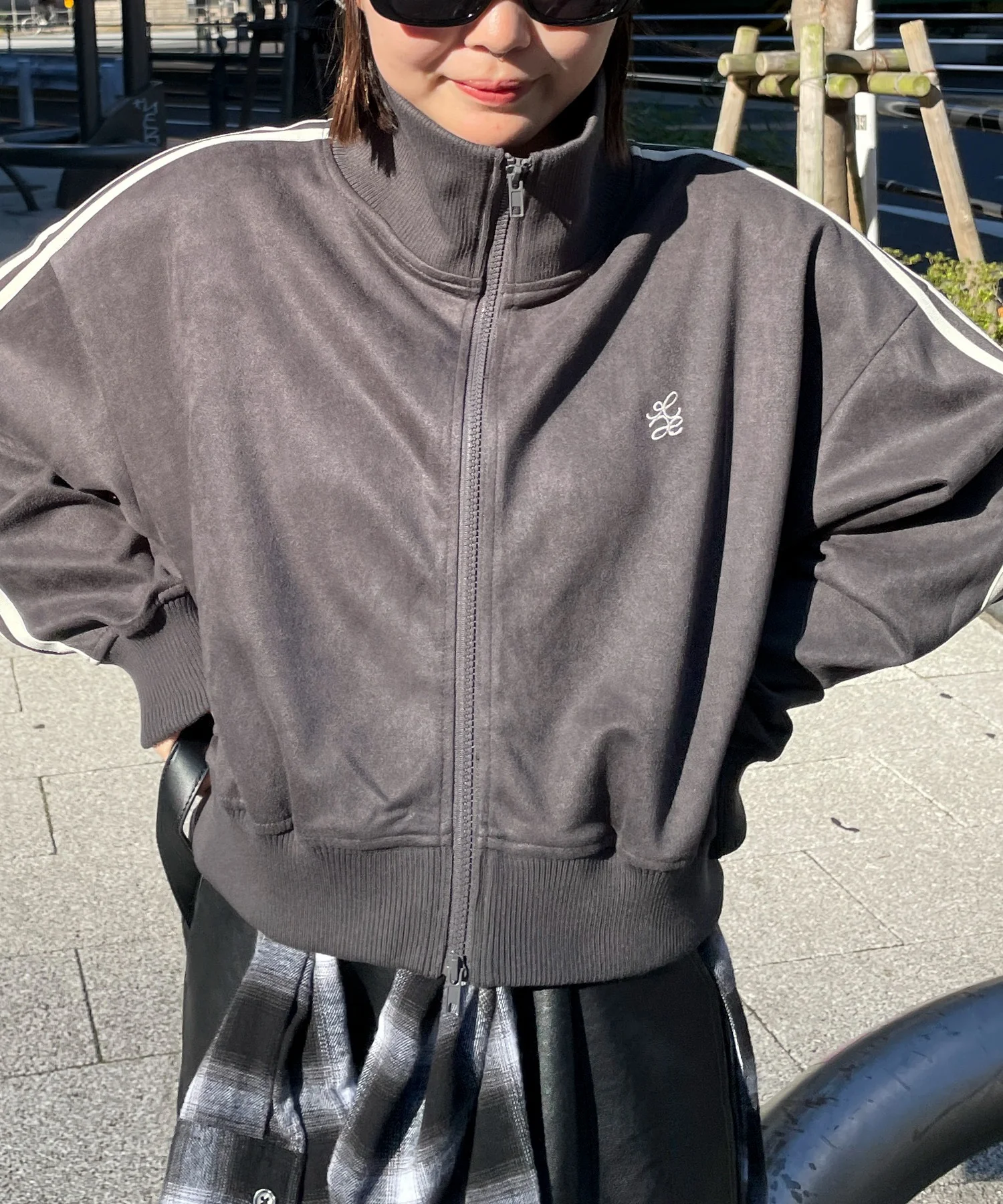 スエードポンチクロップドトラックジャケット - Image 16
