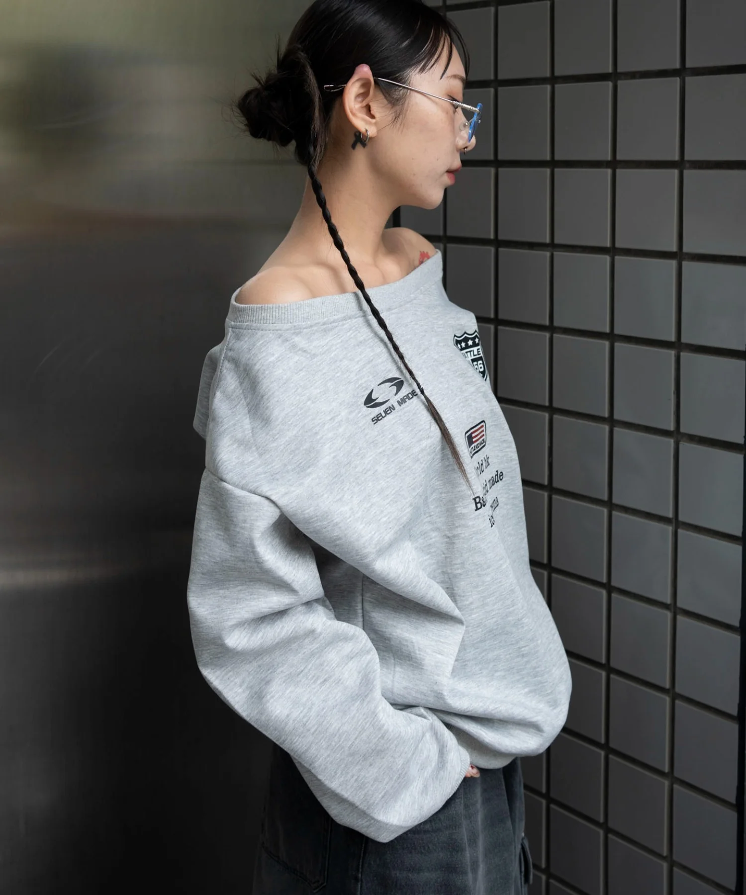 オフショルスポーツスウェット - Image 9