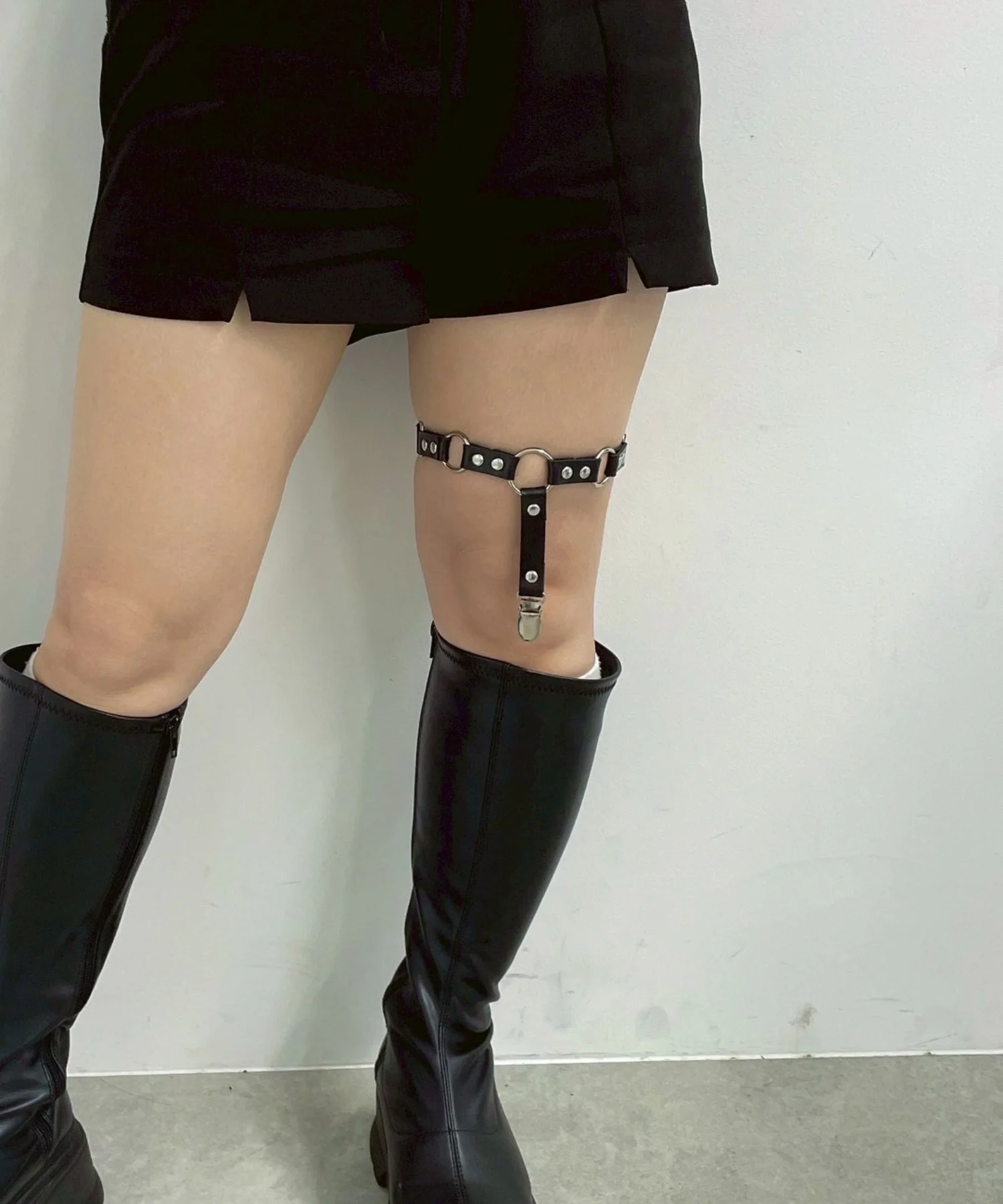 ハーネススタッズPUガーターベルト - Image 2