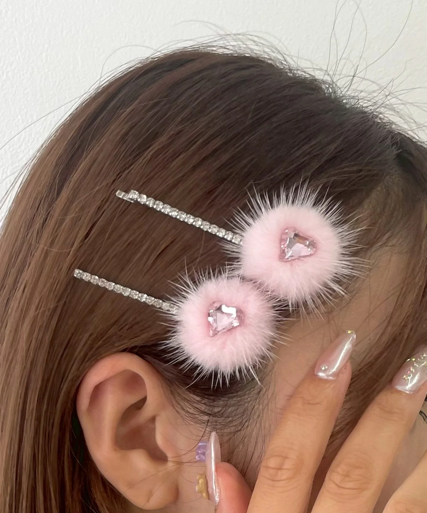 L2Pファーポンポンラインストーンヘアピン - Image 2