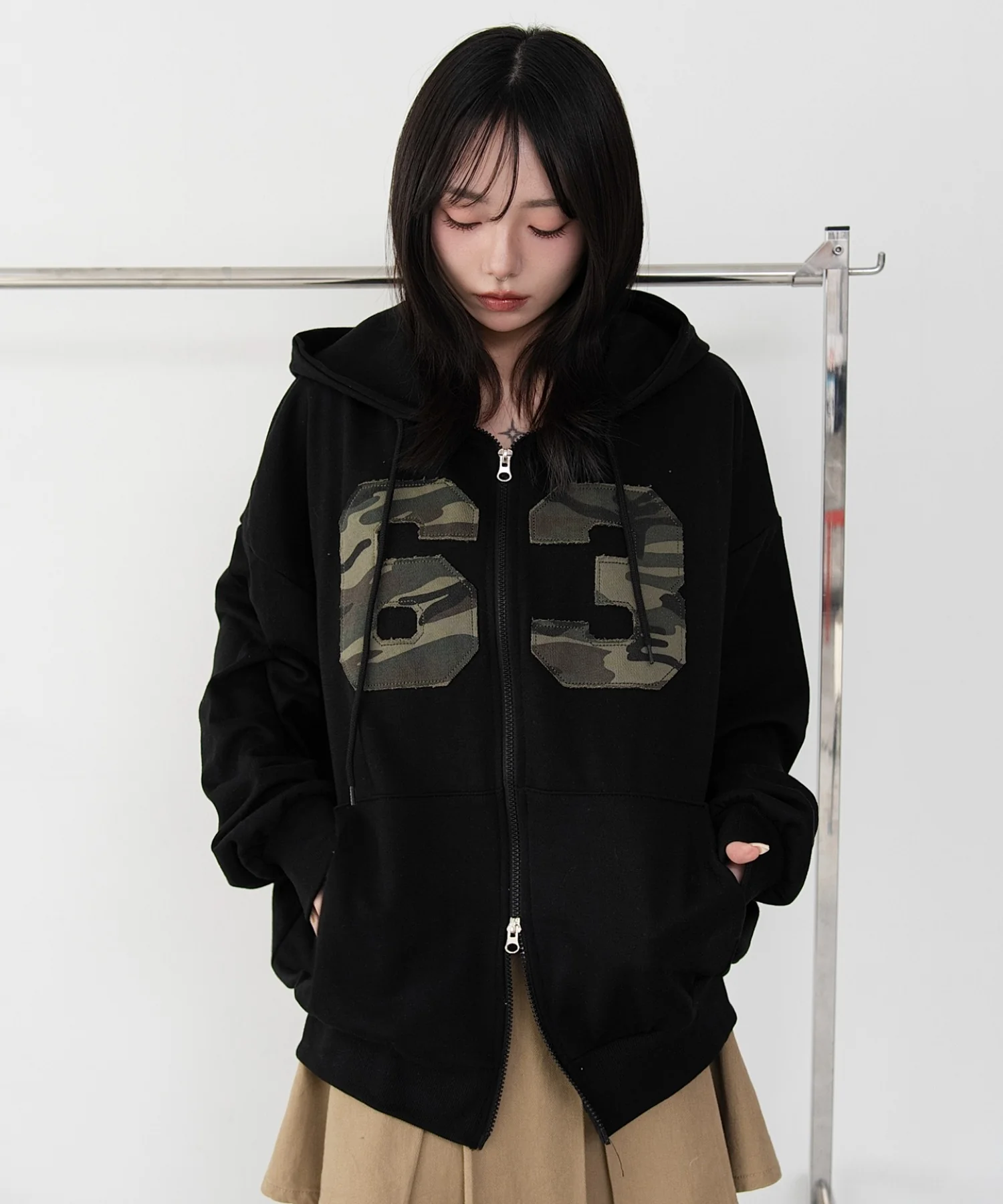カモフラナンバリングジップパーカー - Image 19