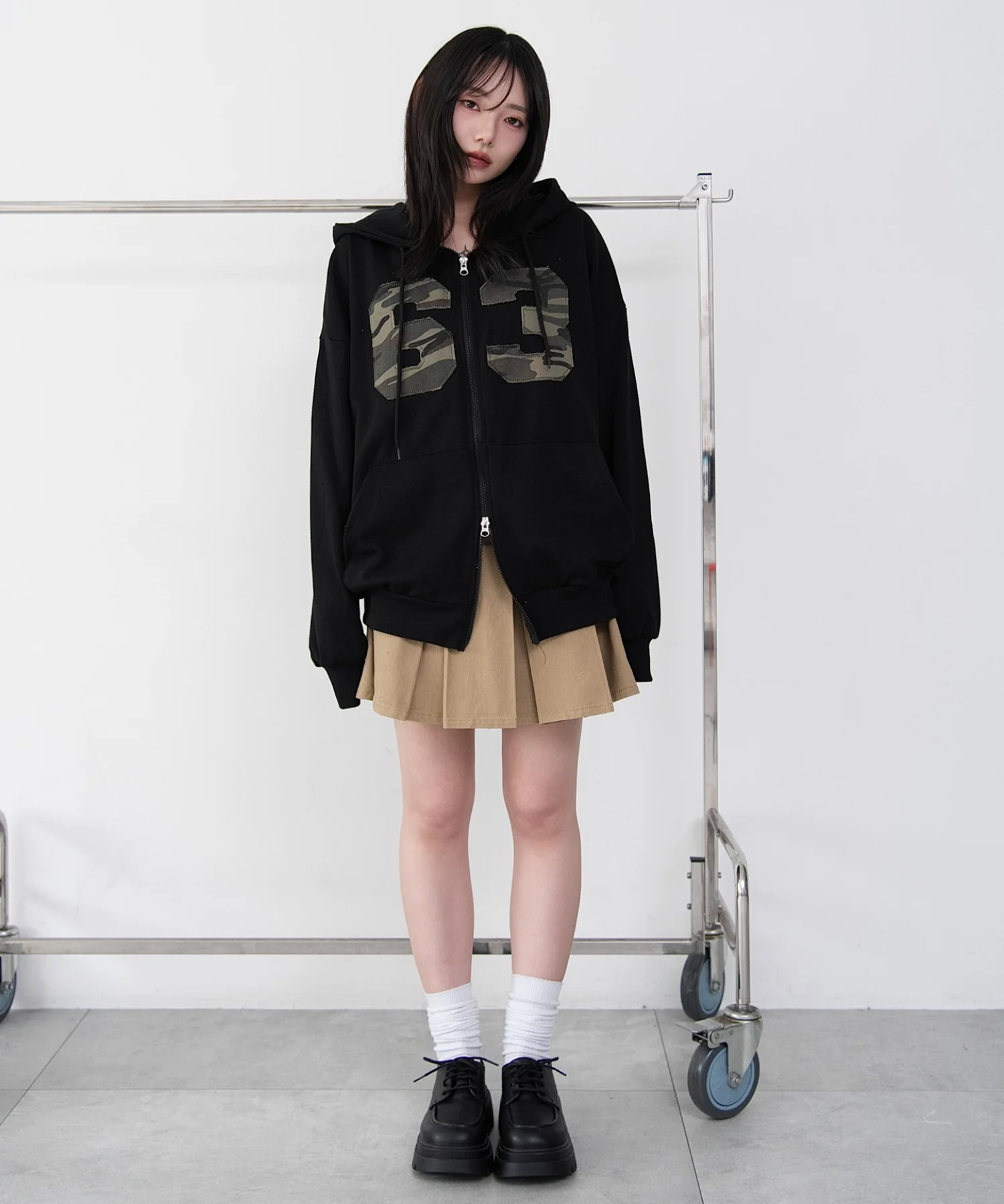 カモフラナンバリングジップパーカー - Image 4