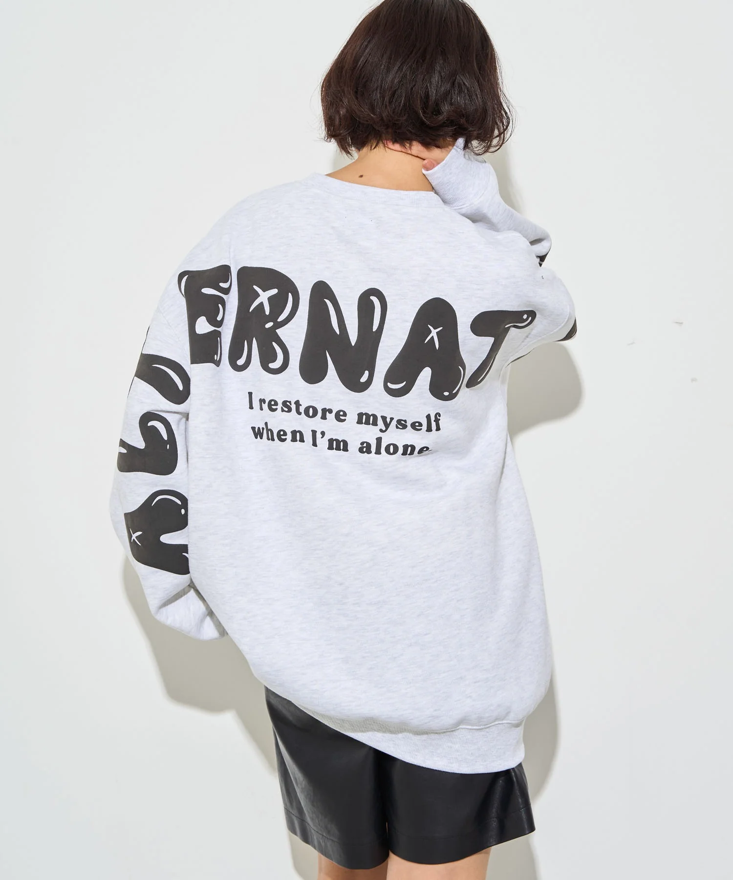 ストレートラインロゴグラフィックプルオーバー - Image 24