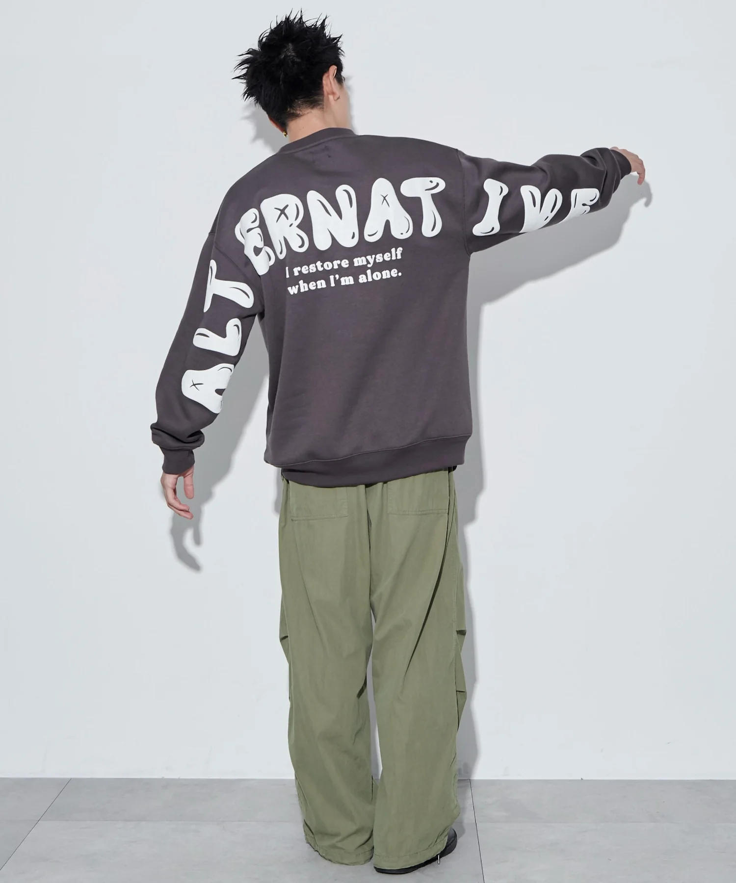 ストレートラインロゴグラフィックプルオーバー - Image 8