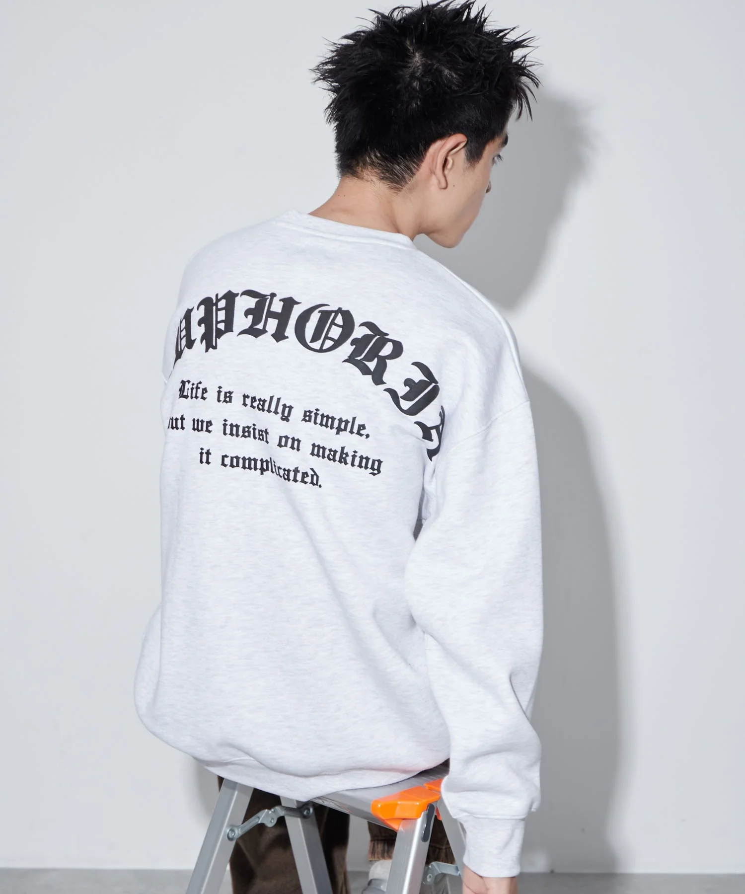 アーチバックロゴグラフィックプルオーバー - Image 15