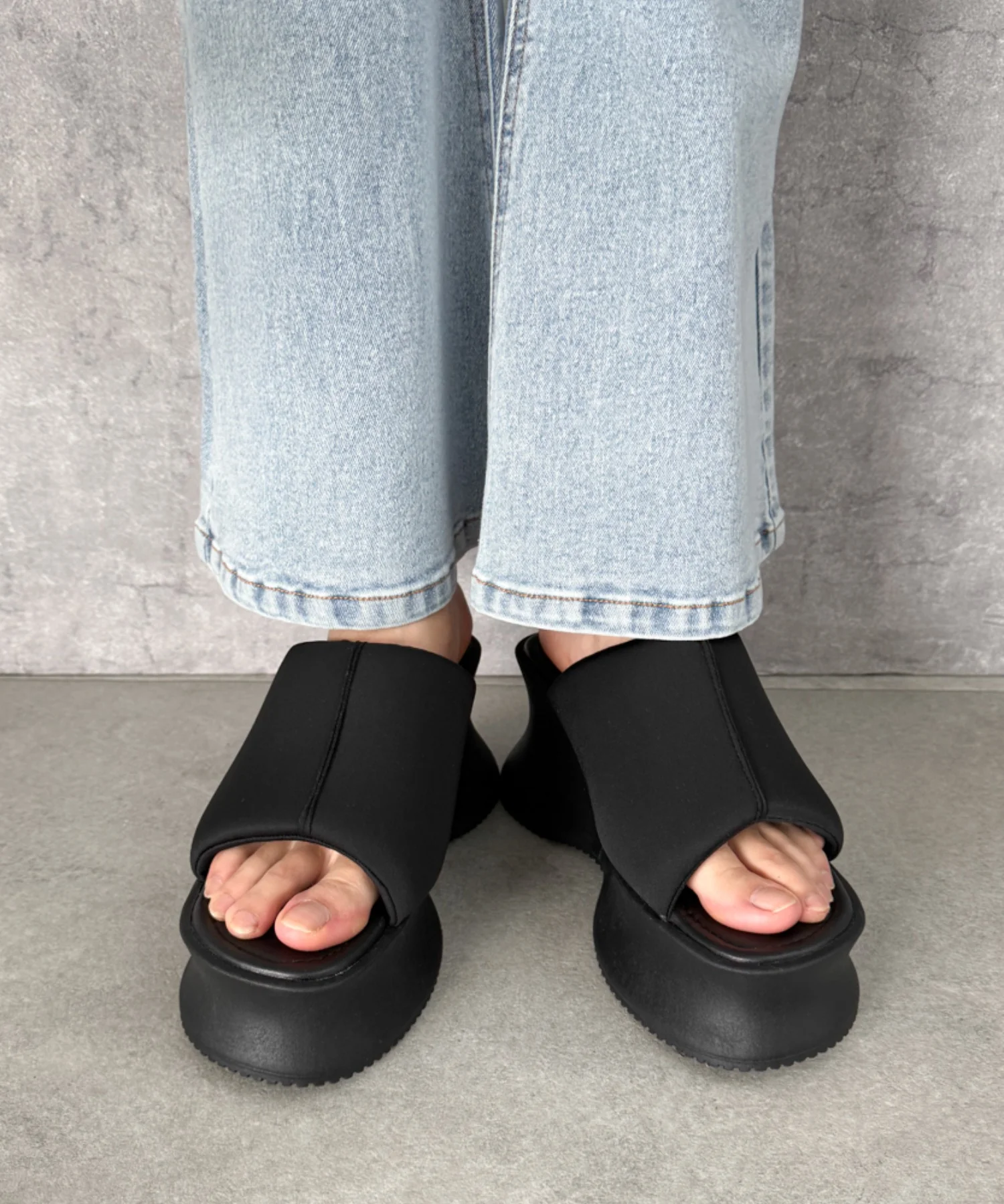 パテッド厚底サンダル - Image 4