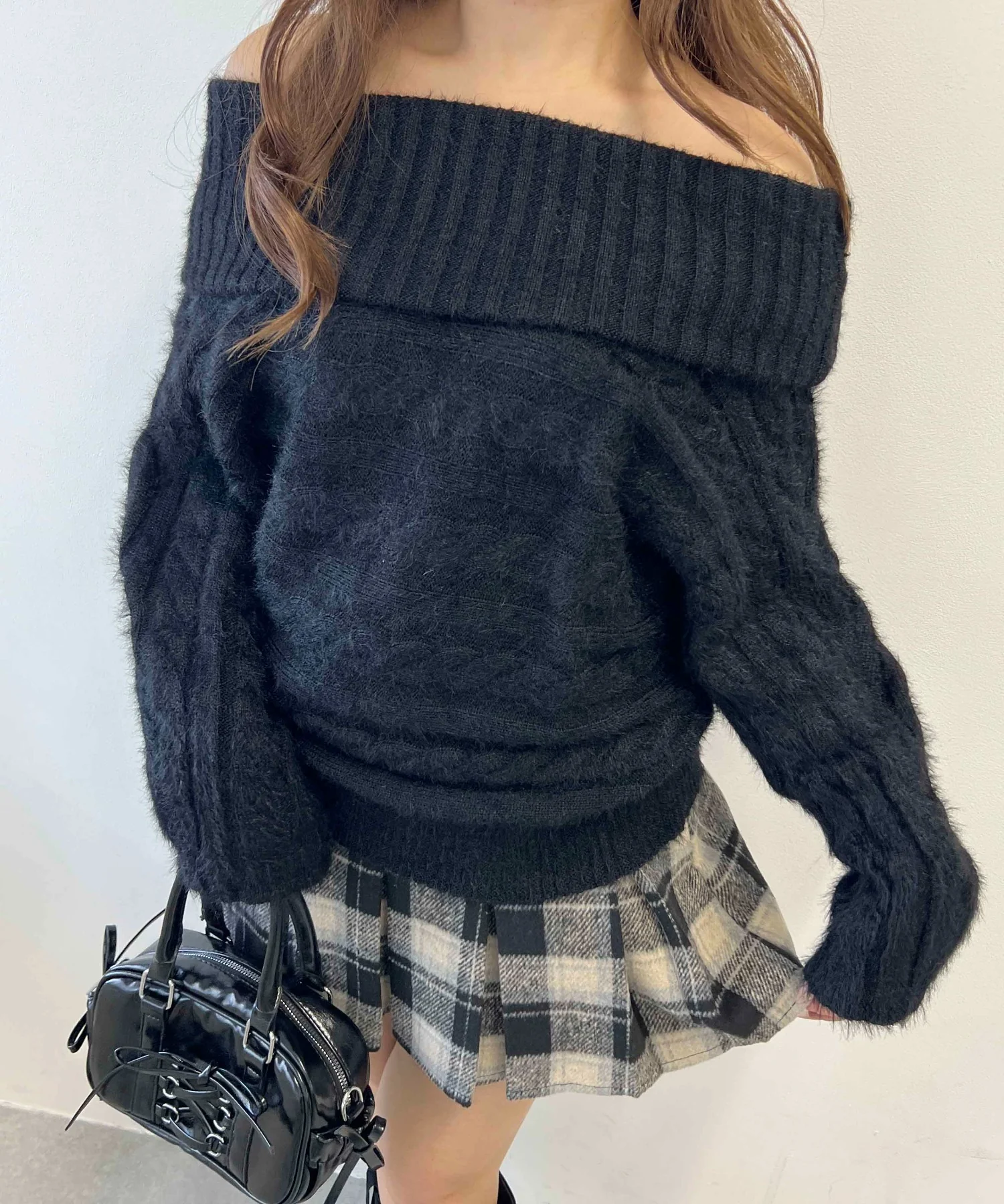 ボリュームオフショルニット - Image 2