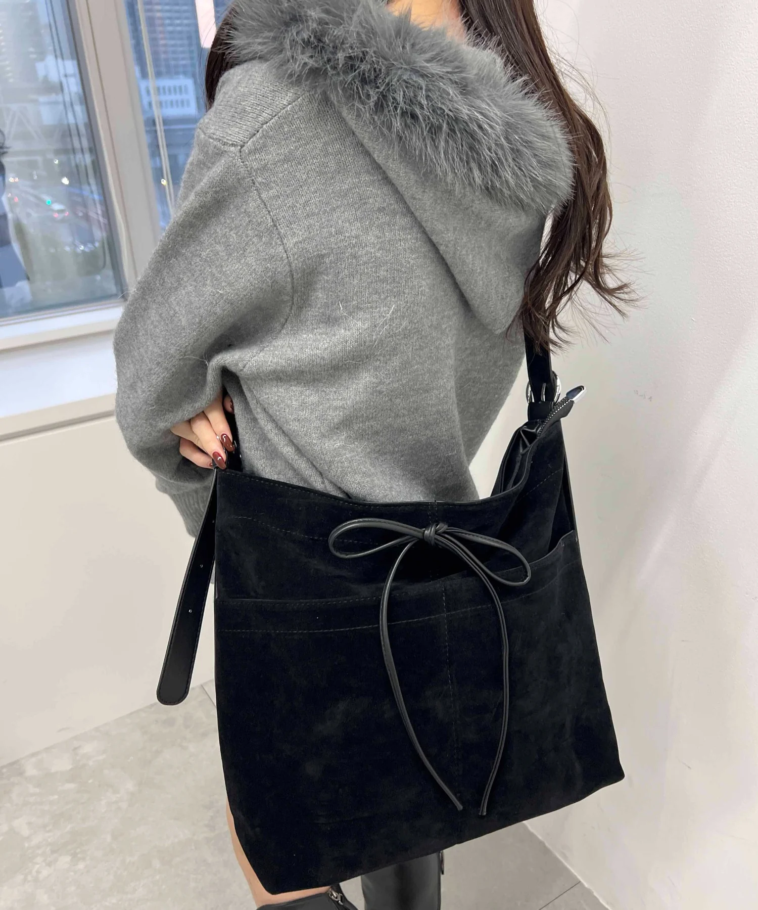 リボンスウェードタッチショルダーバッグ - Image 12
