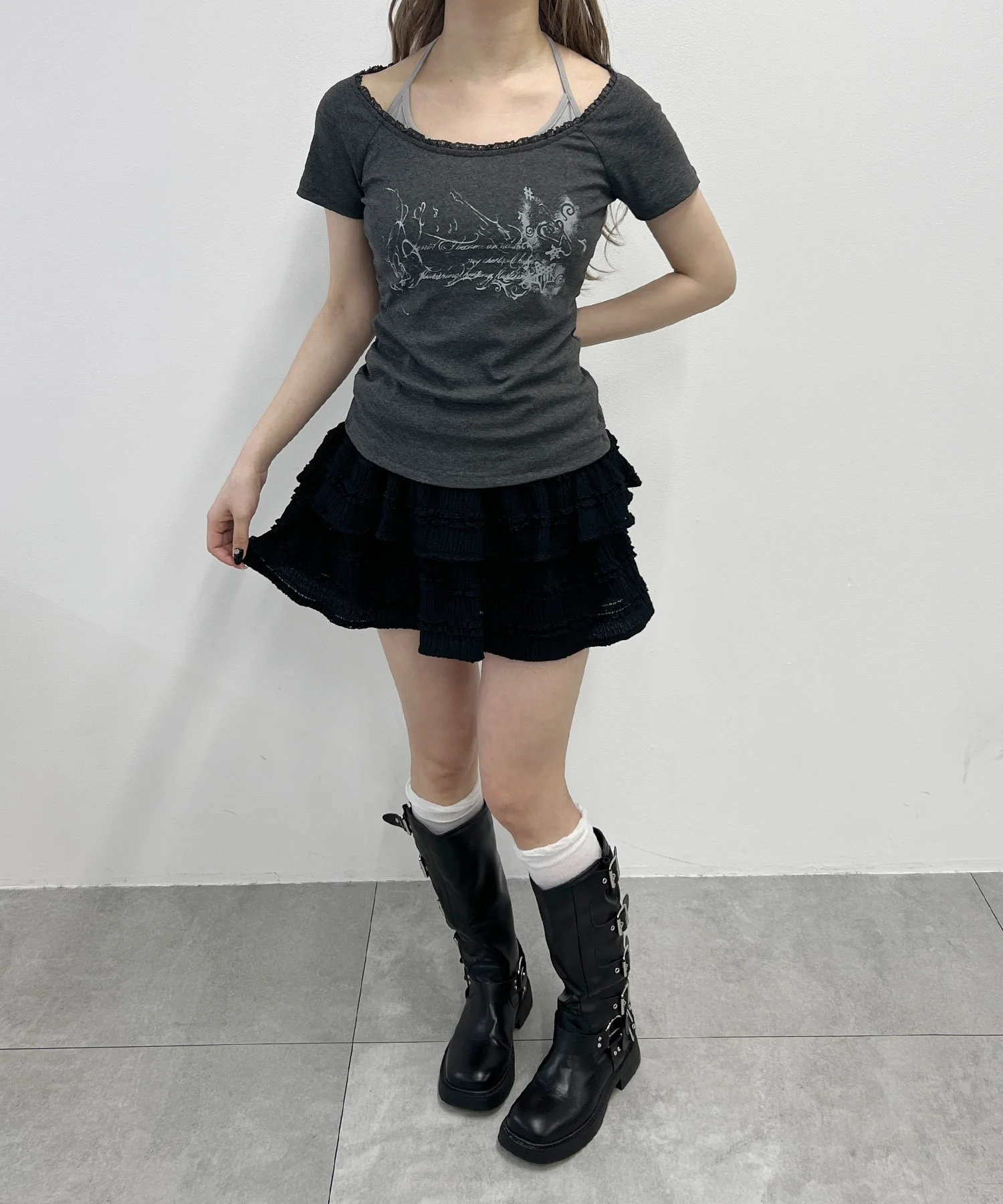 ホルターネックグラフィックTシャツ - Image 11